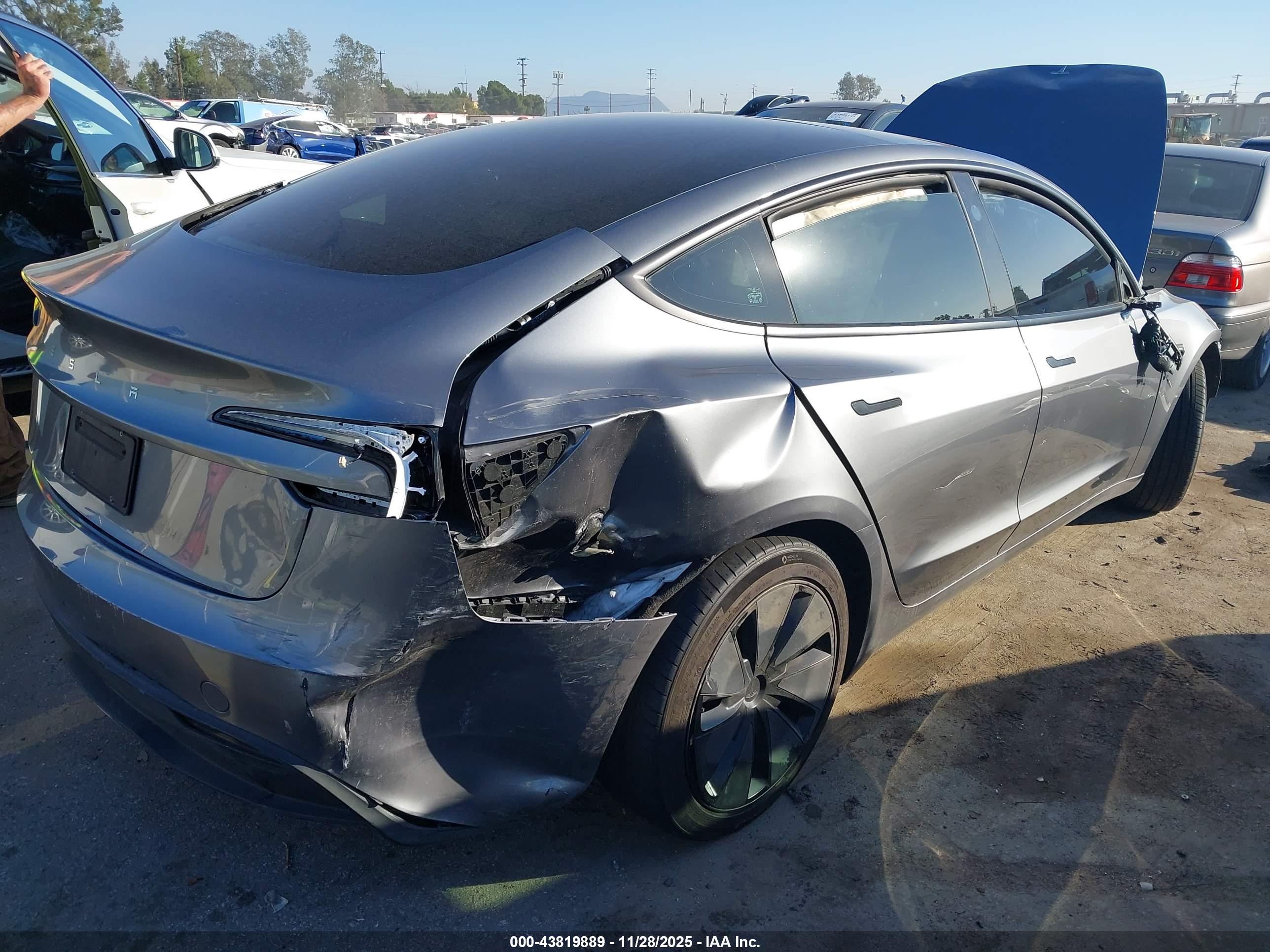 TESLA MODEL image 4