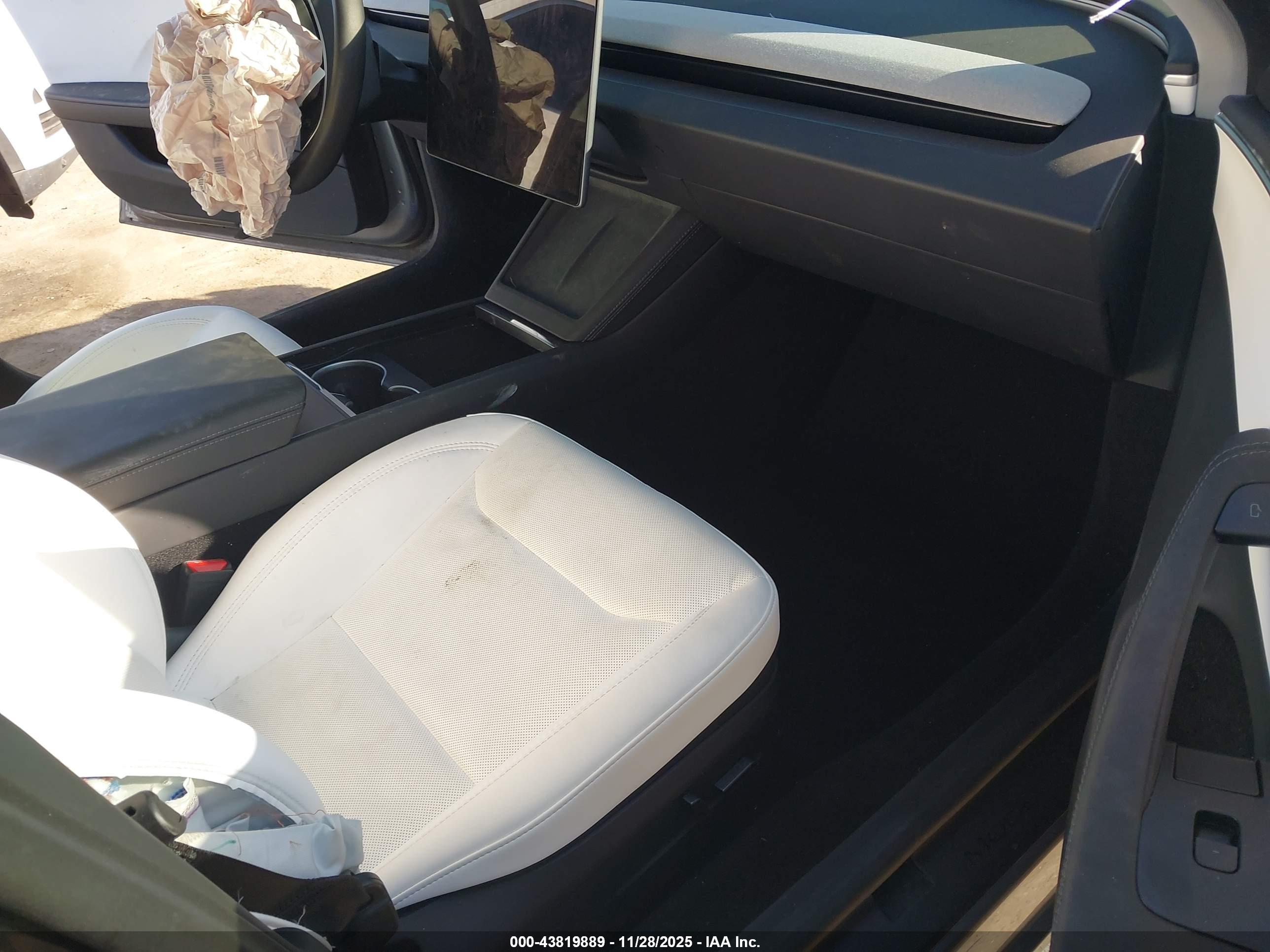 TESLA MODEL image 5