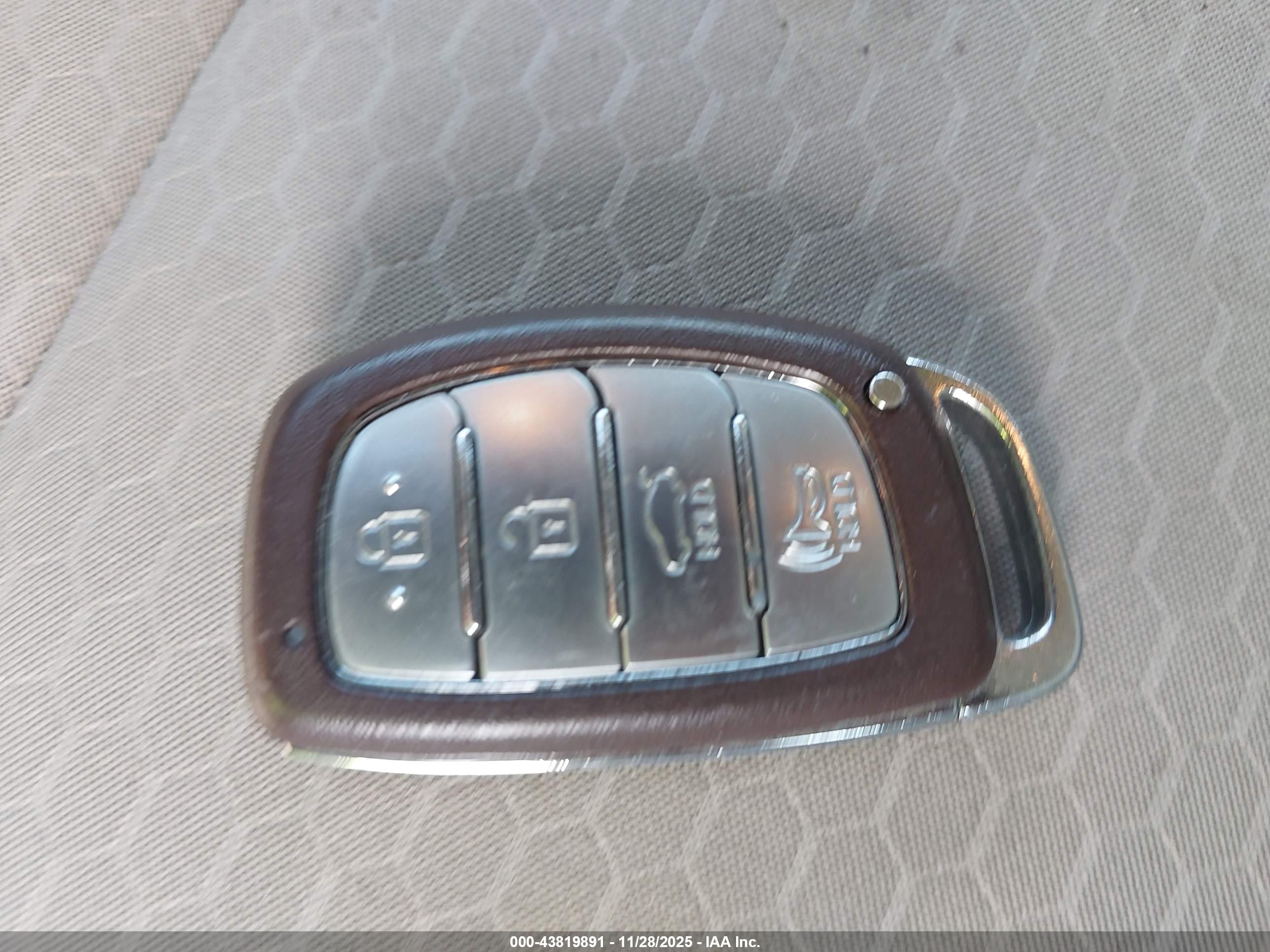 HYUNDAI ELANTRA image 11