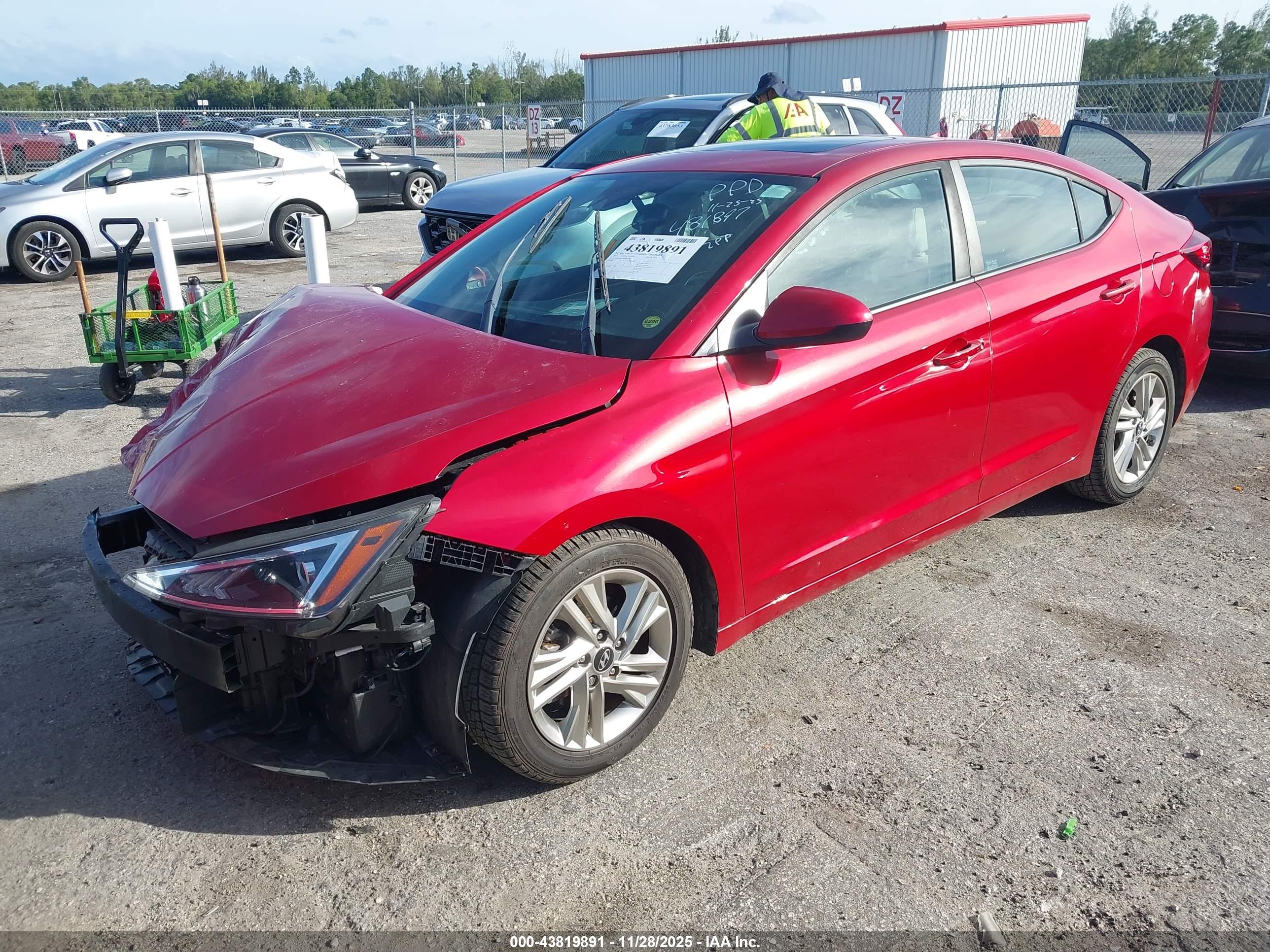HYUNDAI ELANTRA image 2