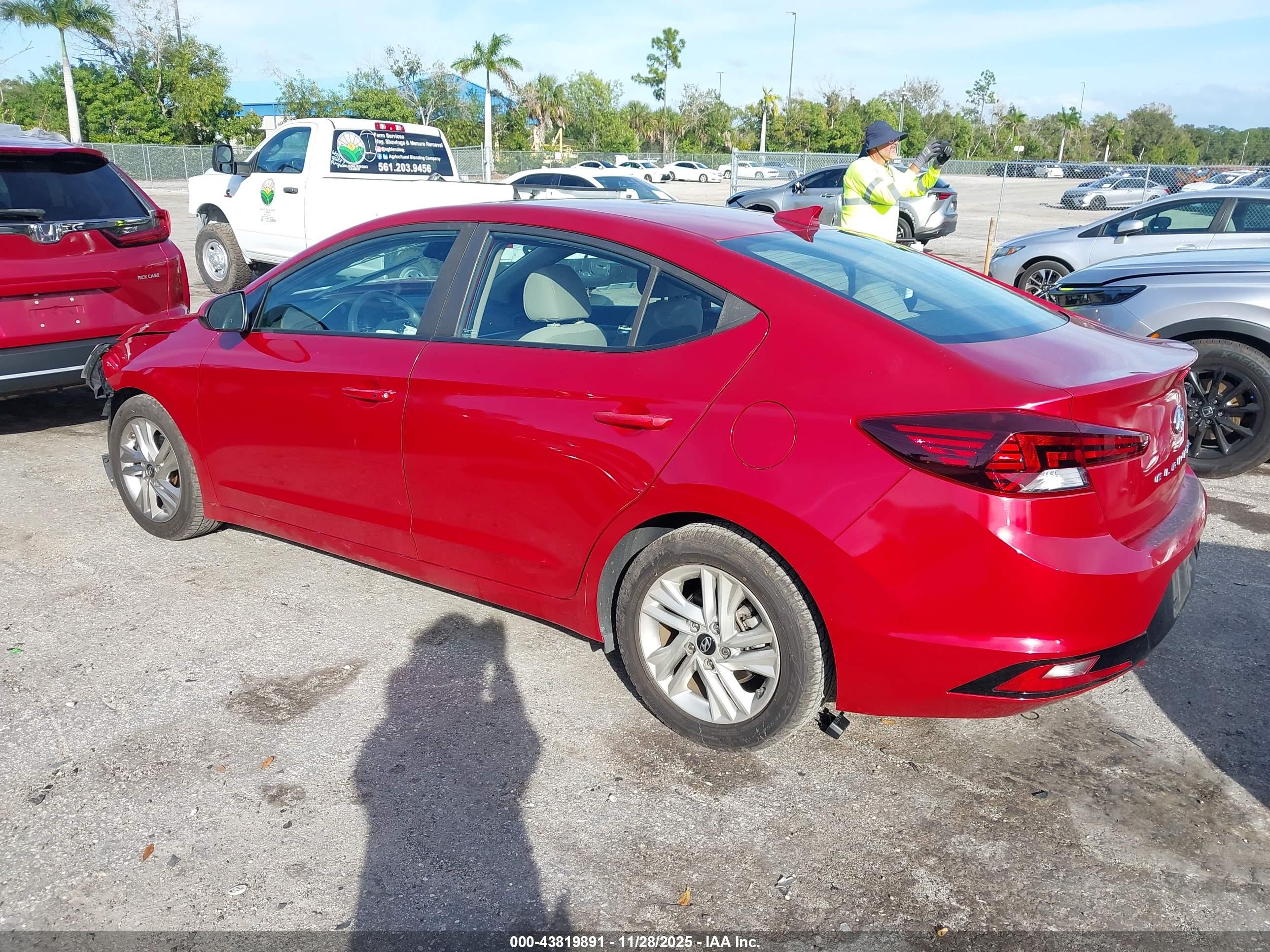 HYUNDAI ELANTRA image 3