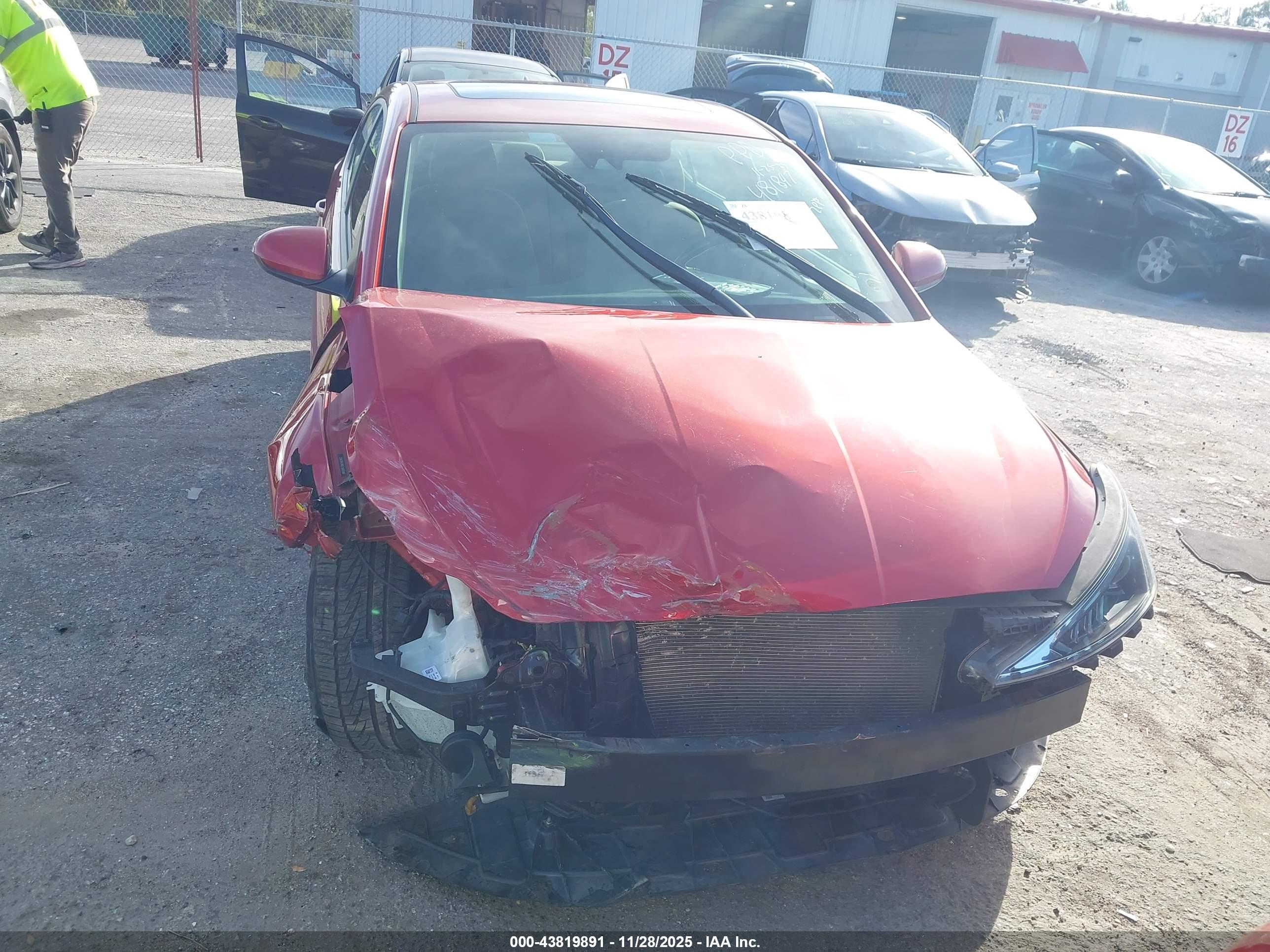 HYUNDAI ELANTRA image 6
