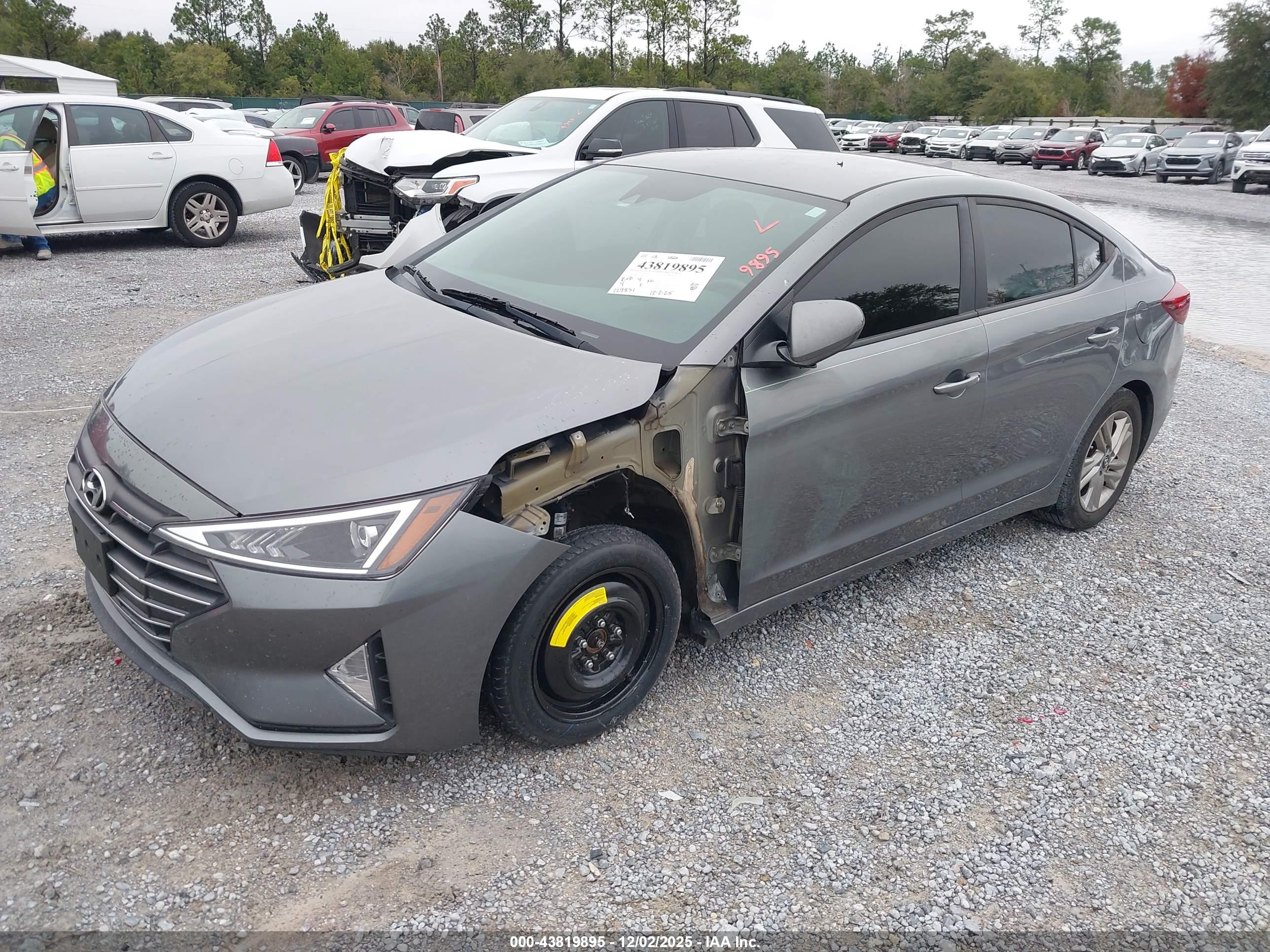 HYUNDAI ELANTRA image 2