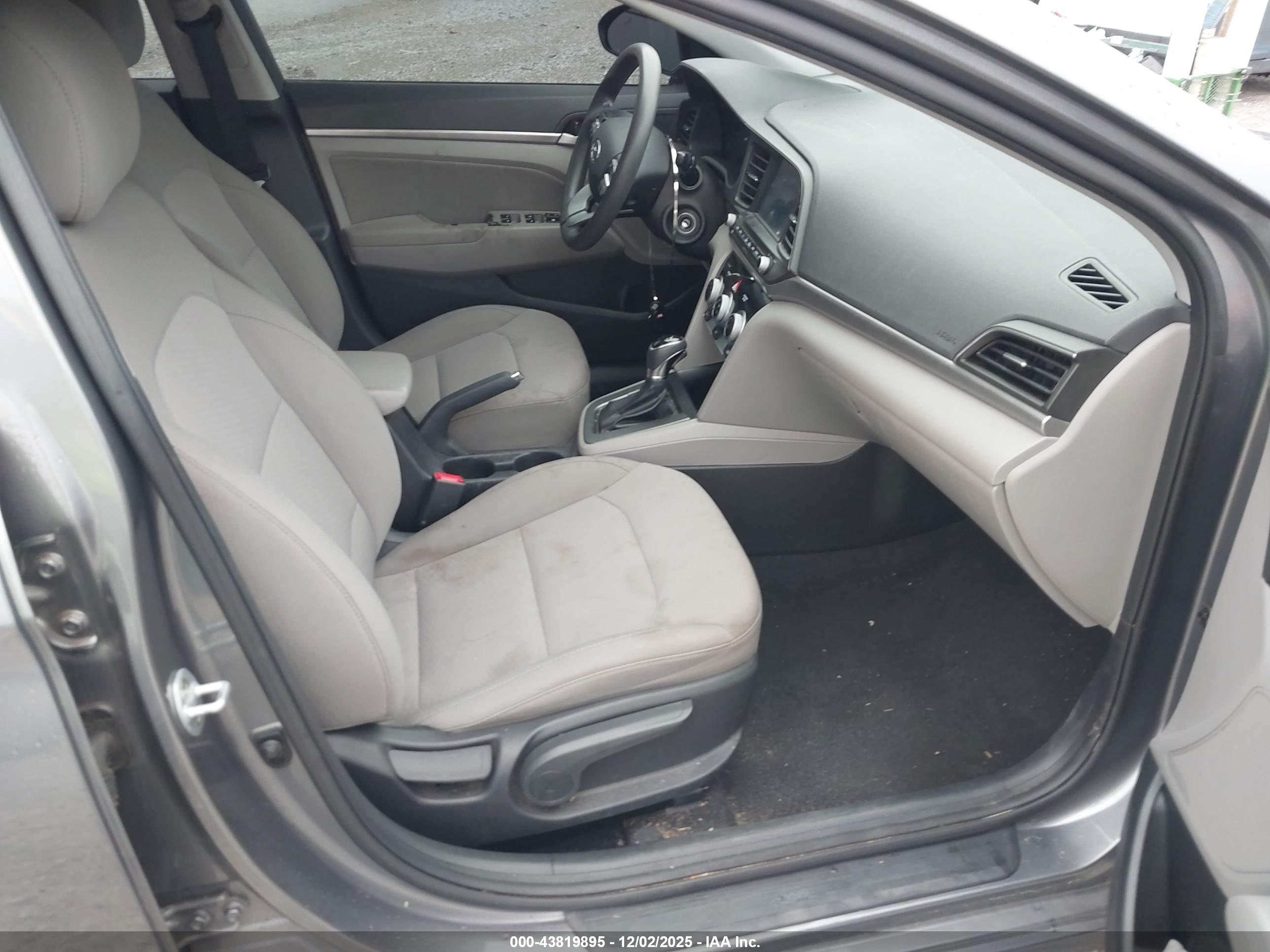 HYUNDAI ELANTRA image 5