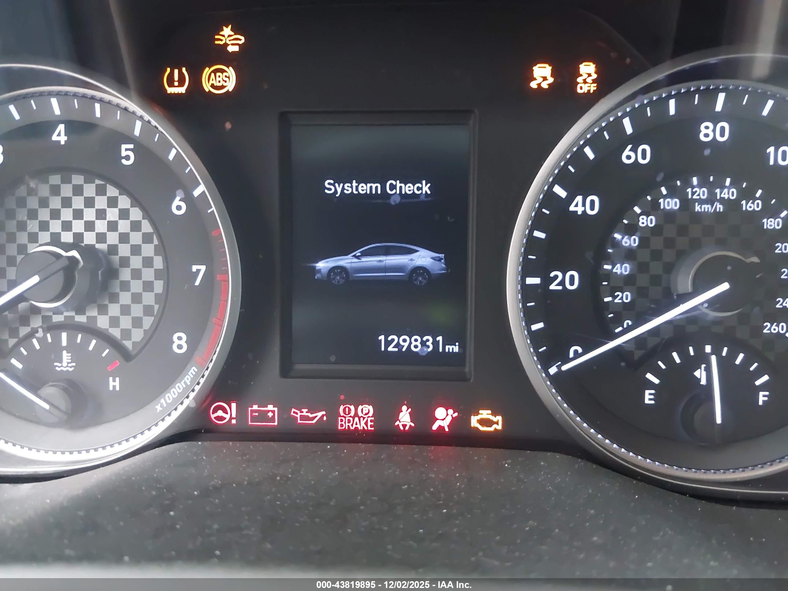 HYUNDAI ELANTRA image 7