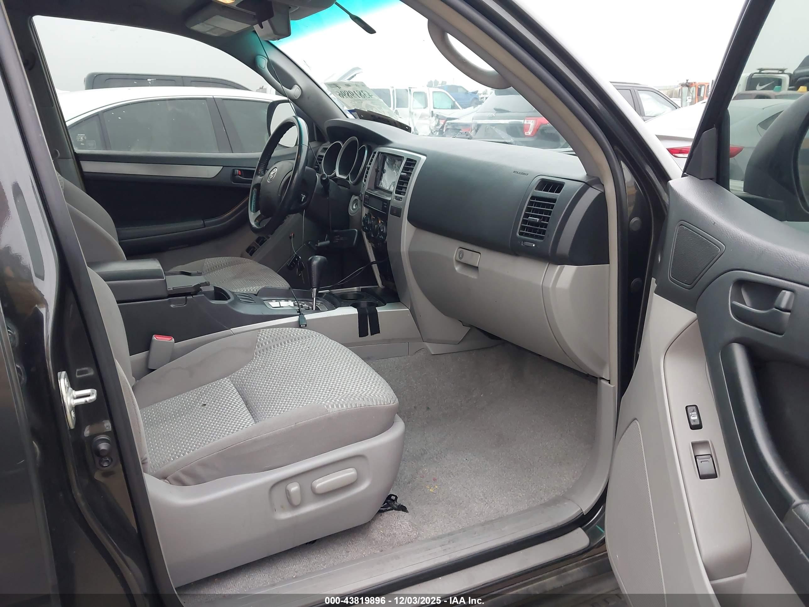 TOYOTA 4RUNNER image 5