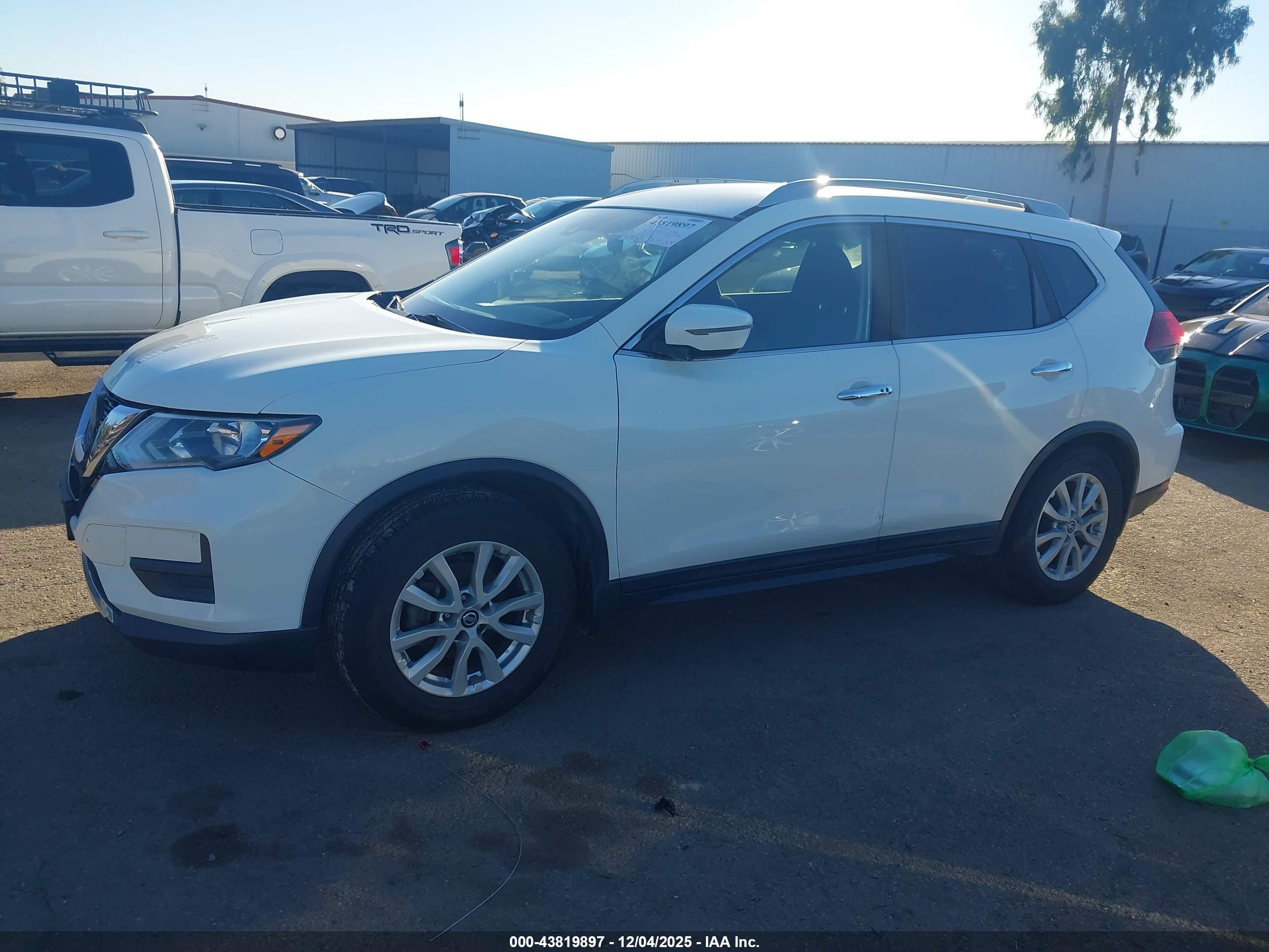 NISSAN ROGUE image 2