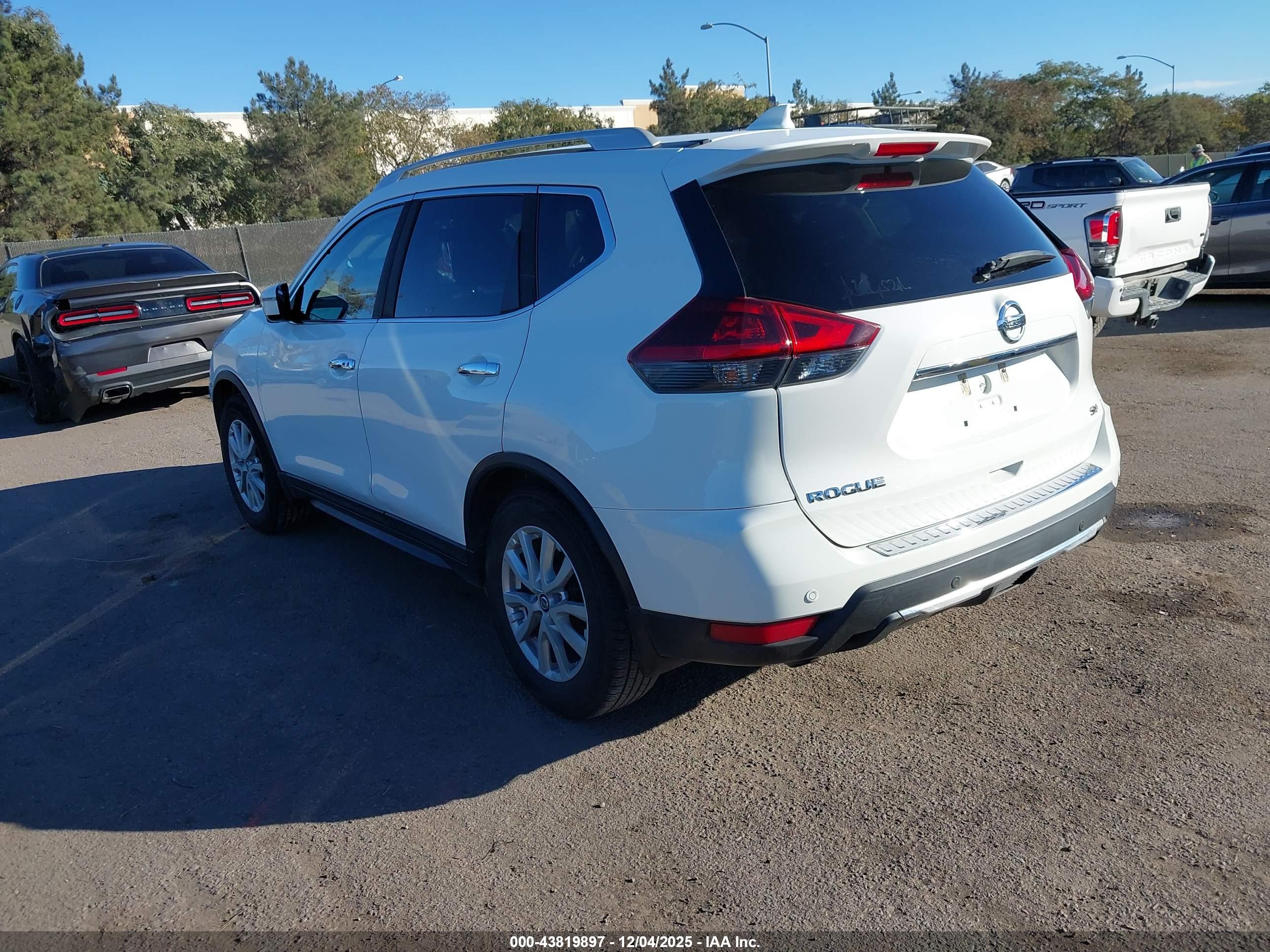 NISSAN ROGUE image 3
