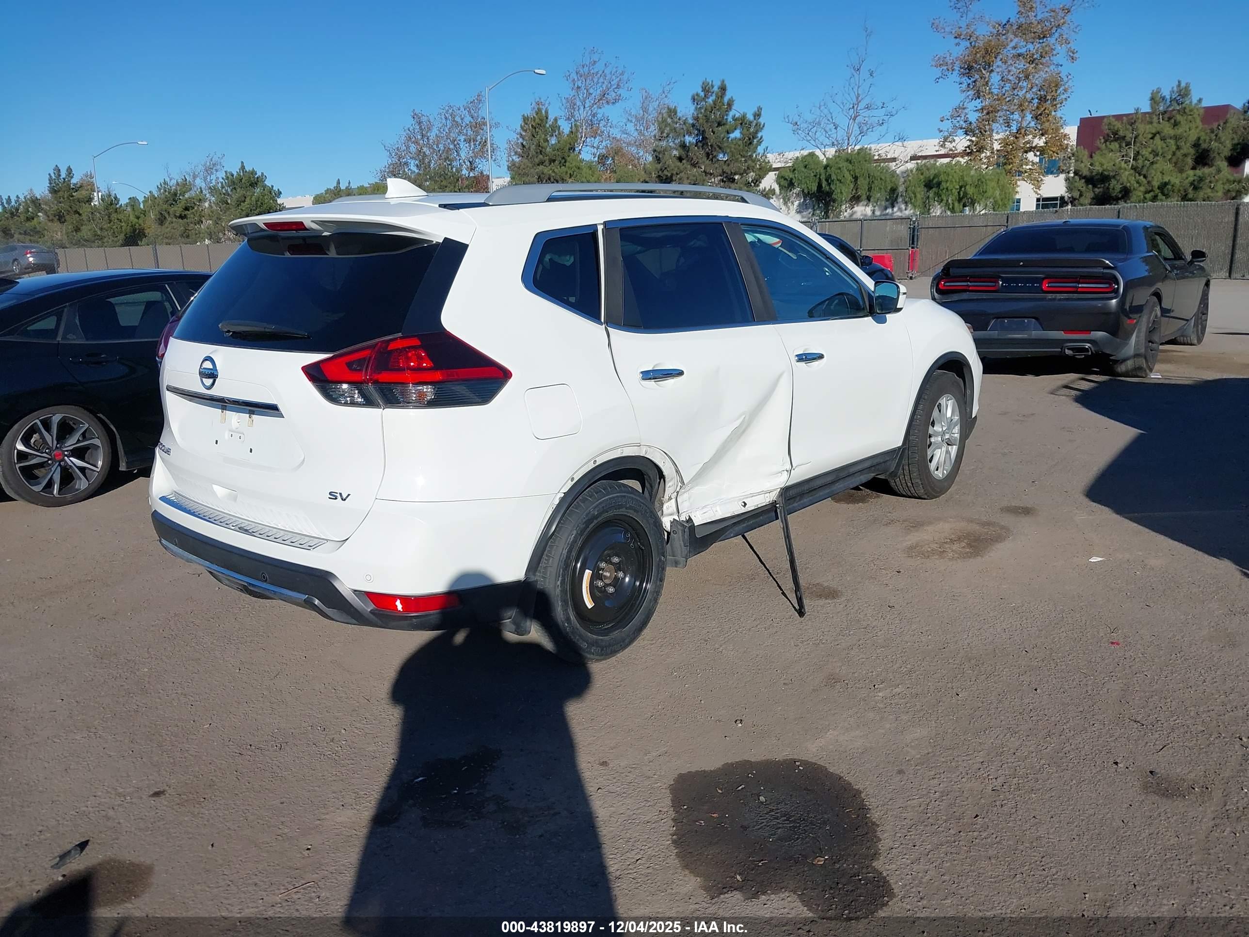 NISSAN ROGUE image 4