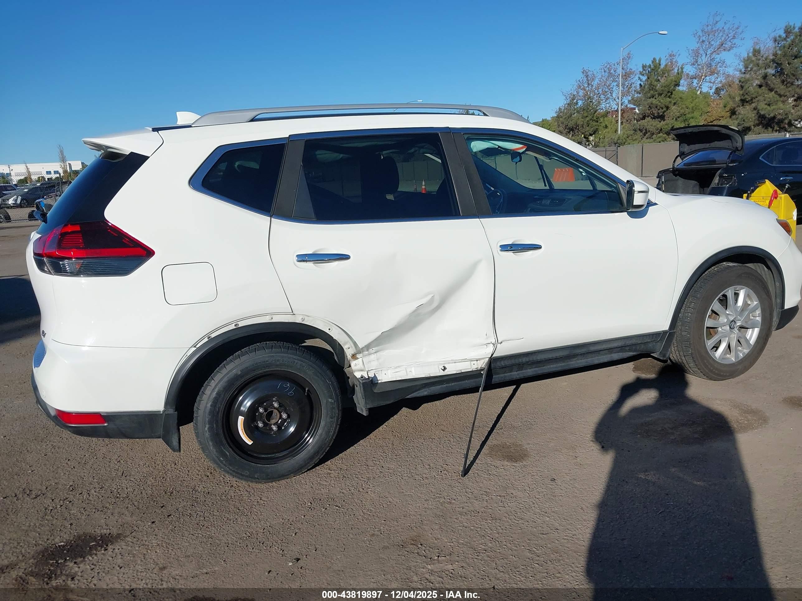 NISSAN ROGUE image 6