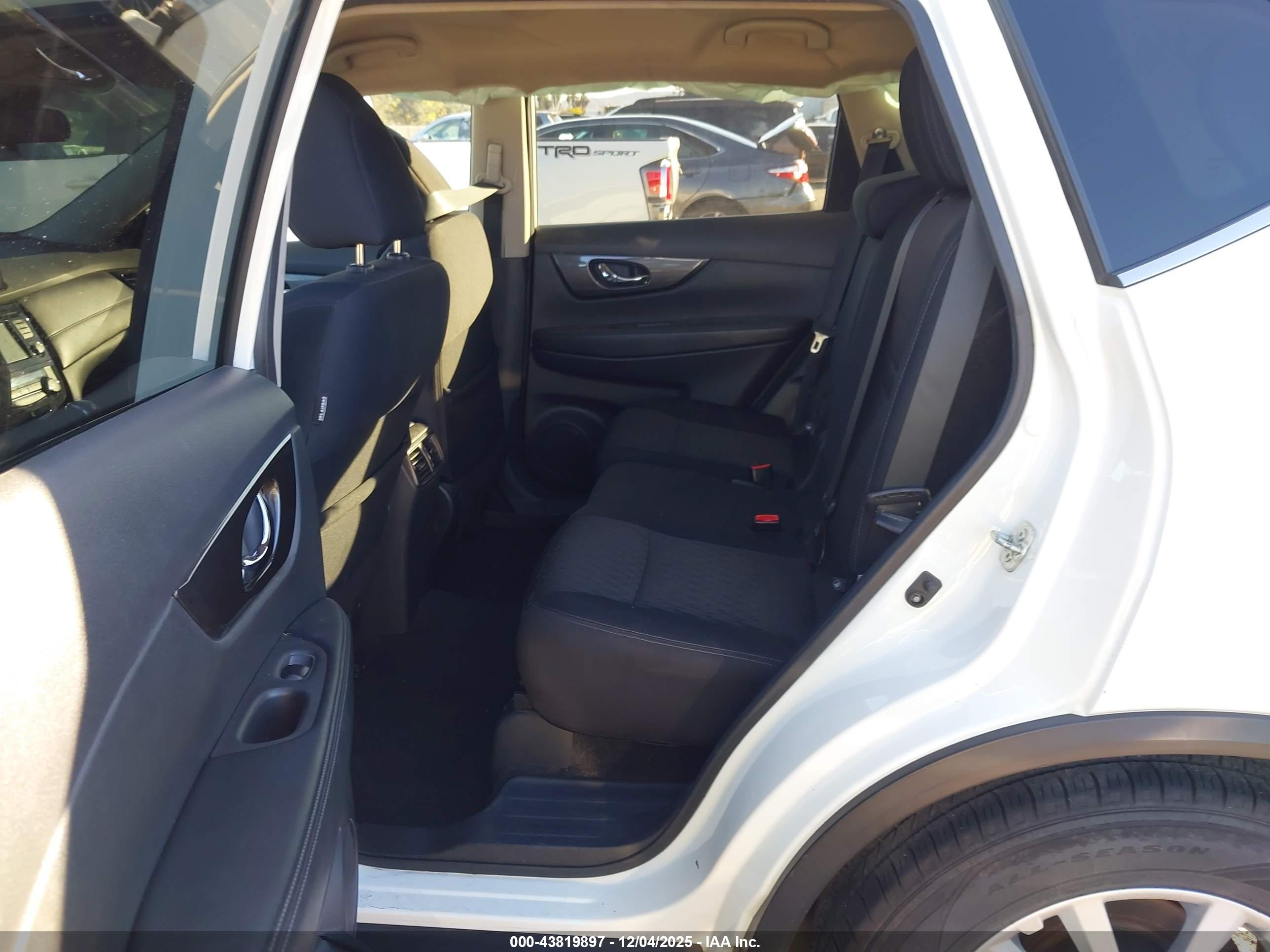 NISSAN ROGUE image 8