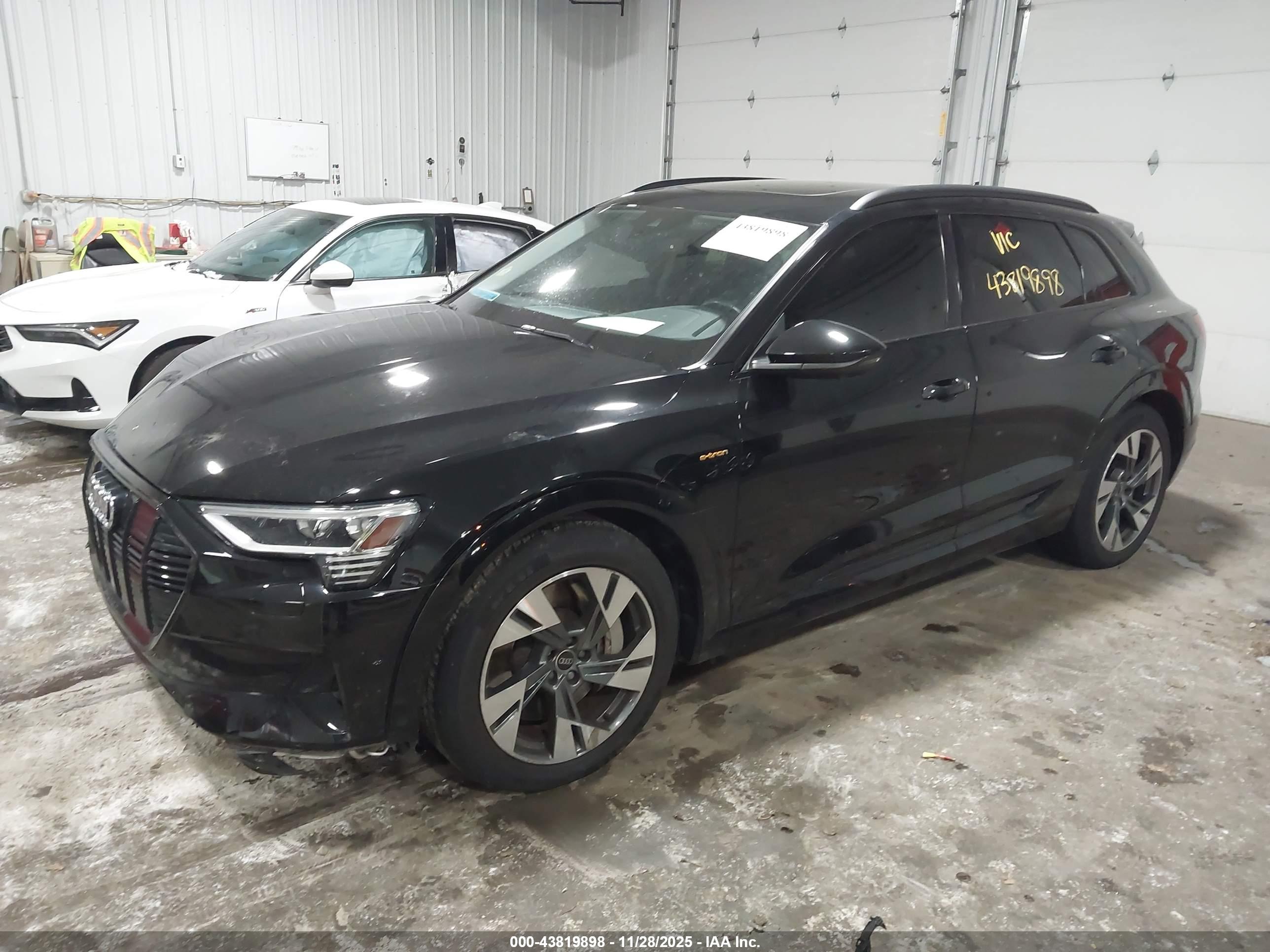 AUDI E-TRON image 2
