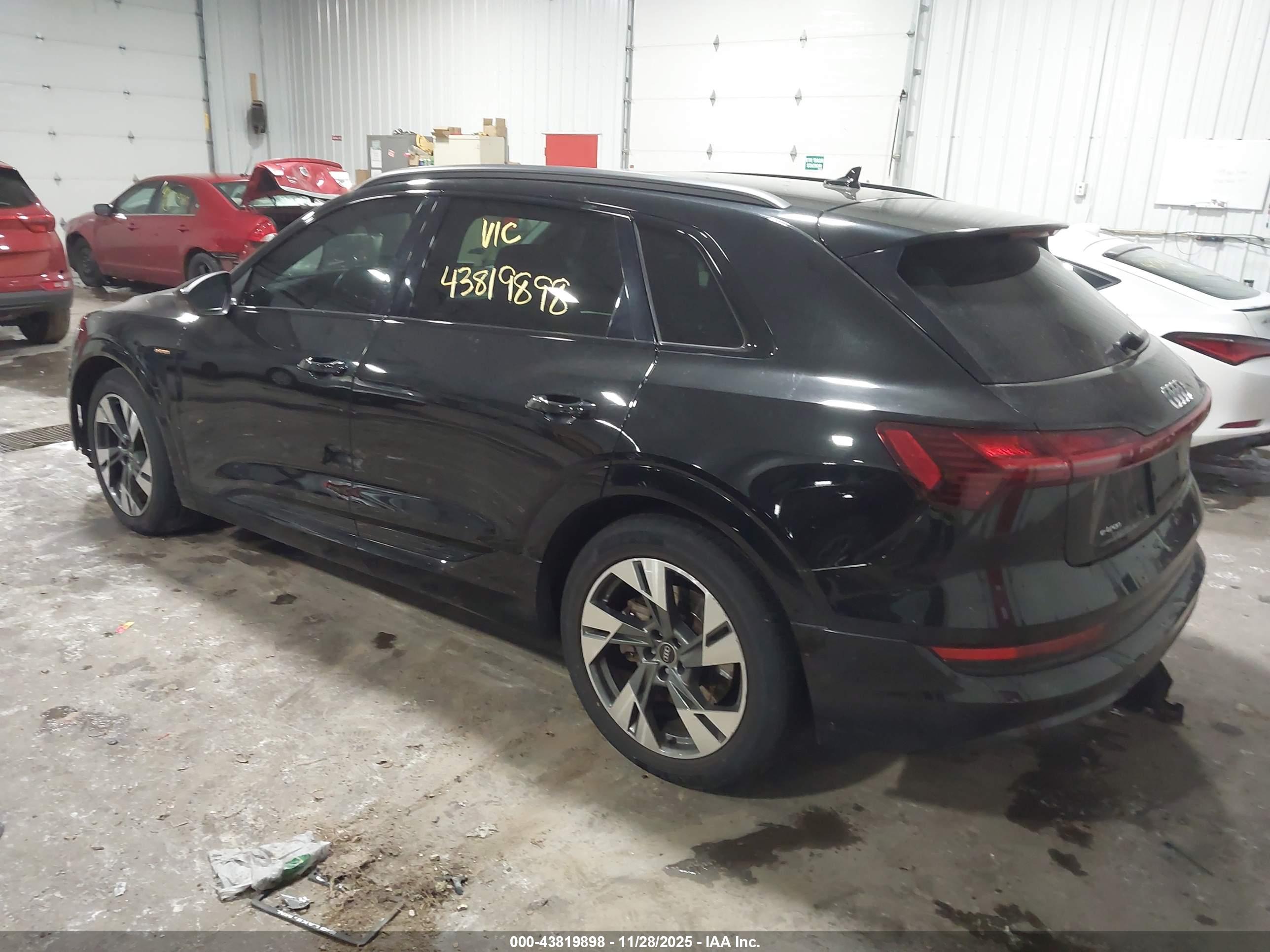 AUDI E-TRON image 3