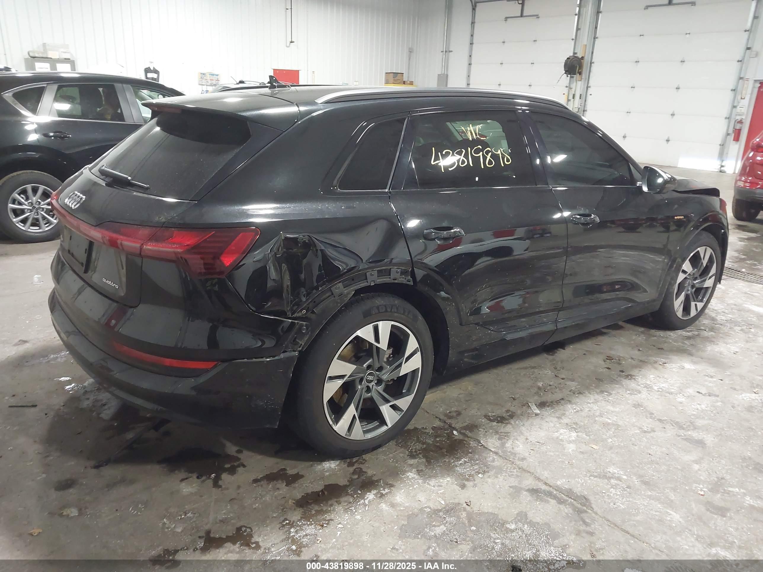 AUDI E-TRON image 4