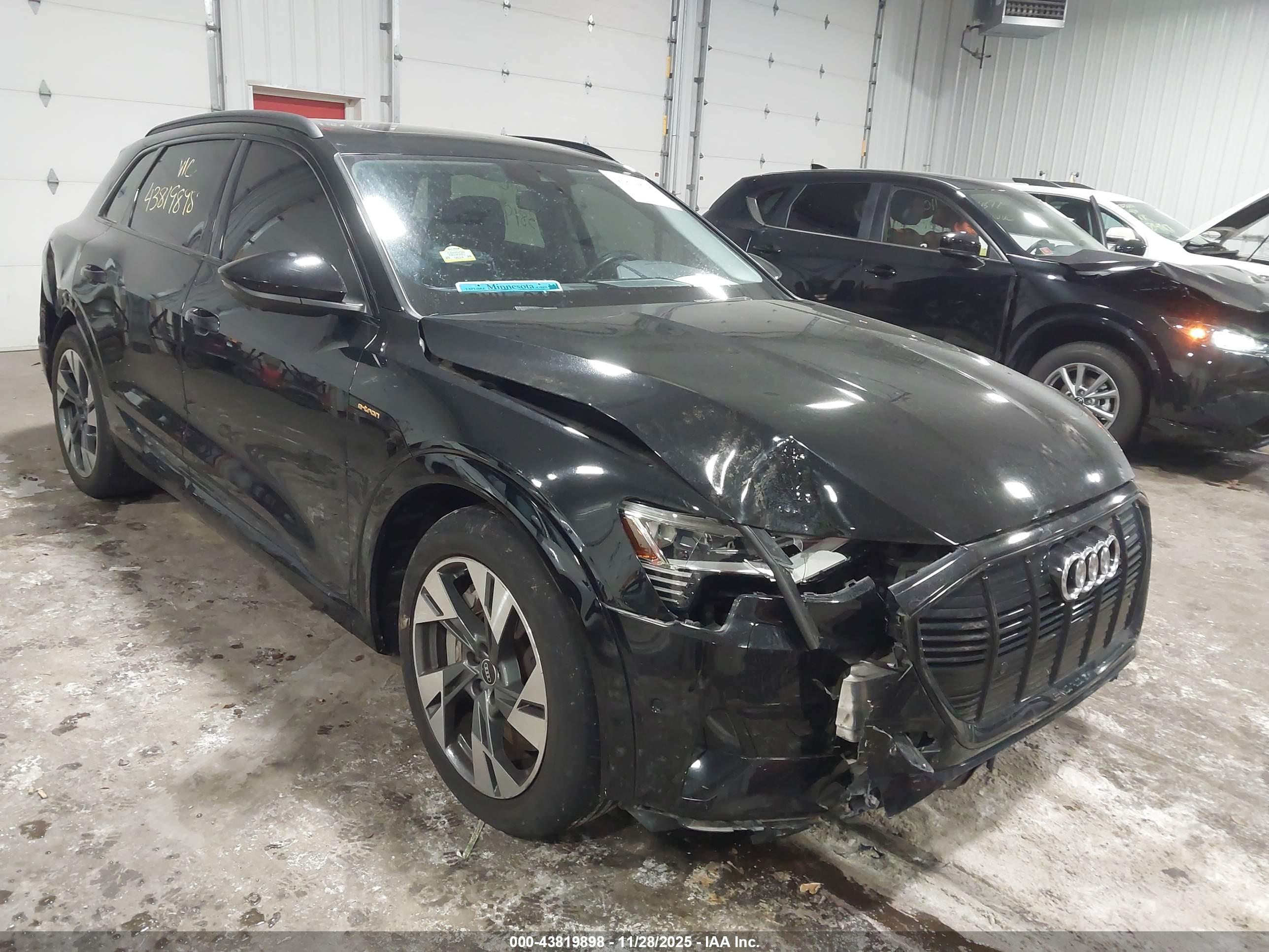 AUDI E-TRON image 6