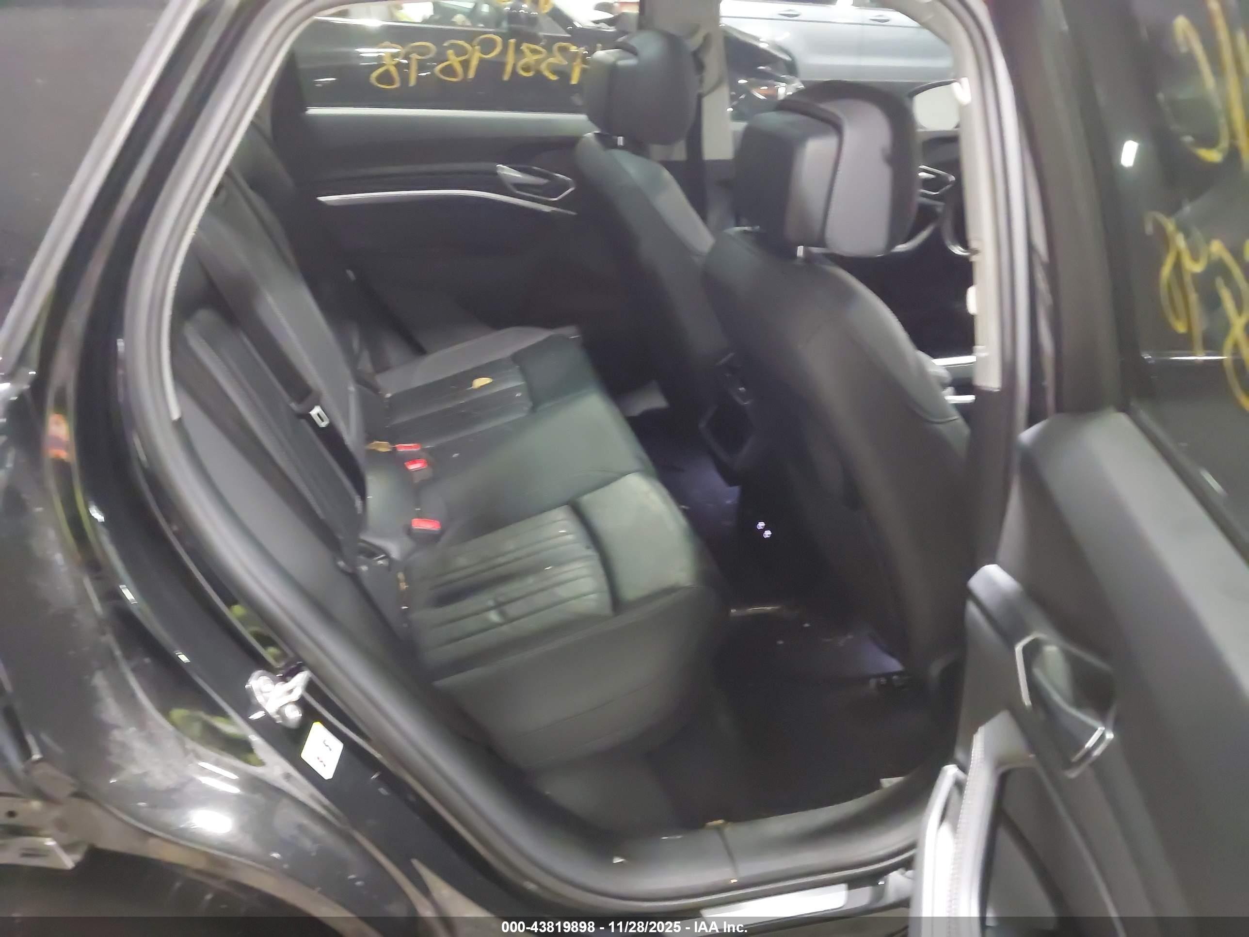 AUDI E-TRON image 8