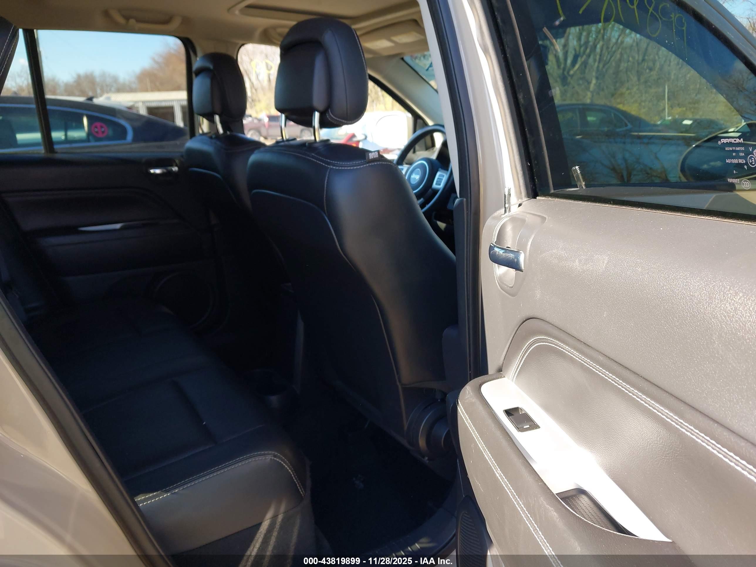 JEEP COMPASS image 8