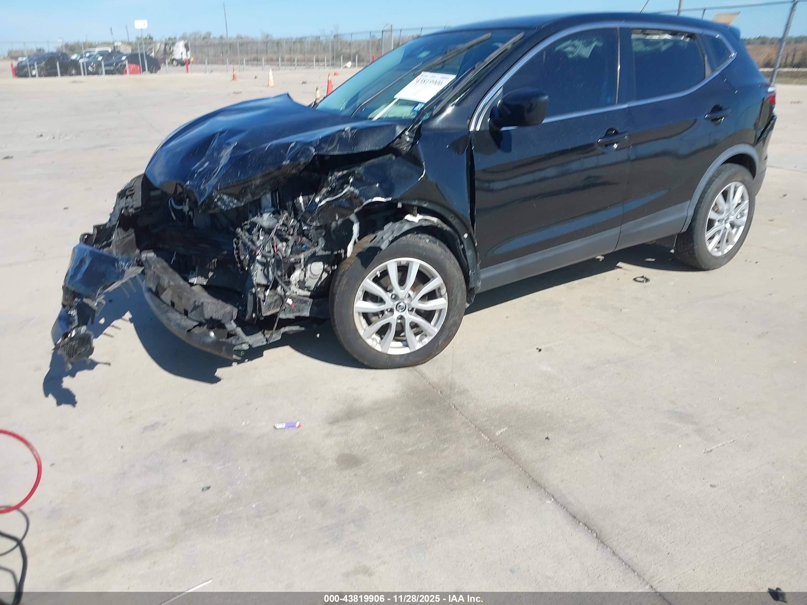 NISSAN ROGUE image 2