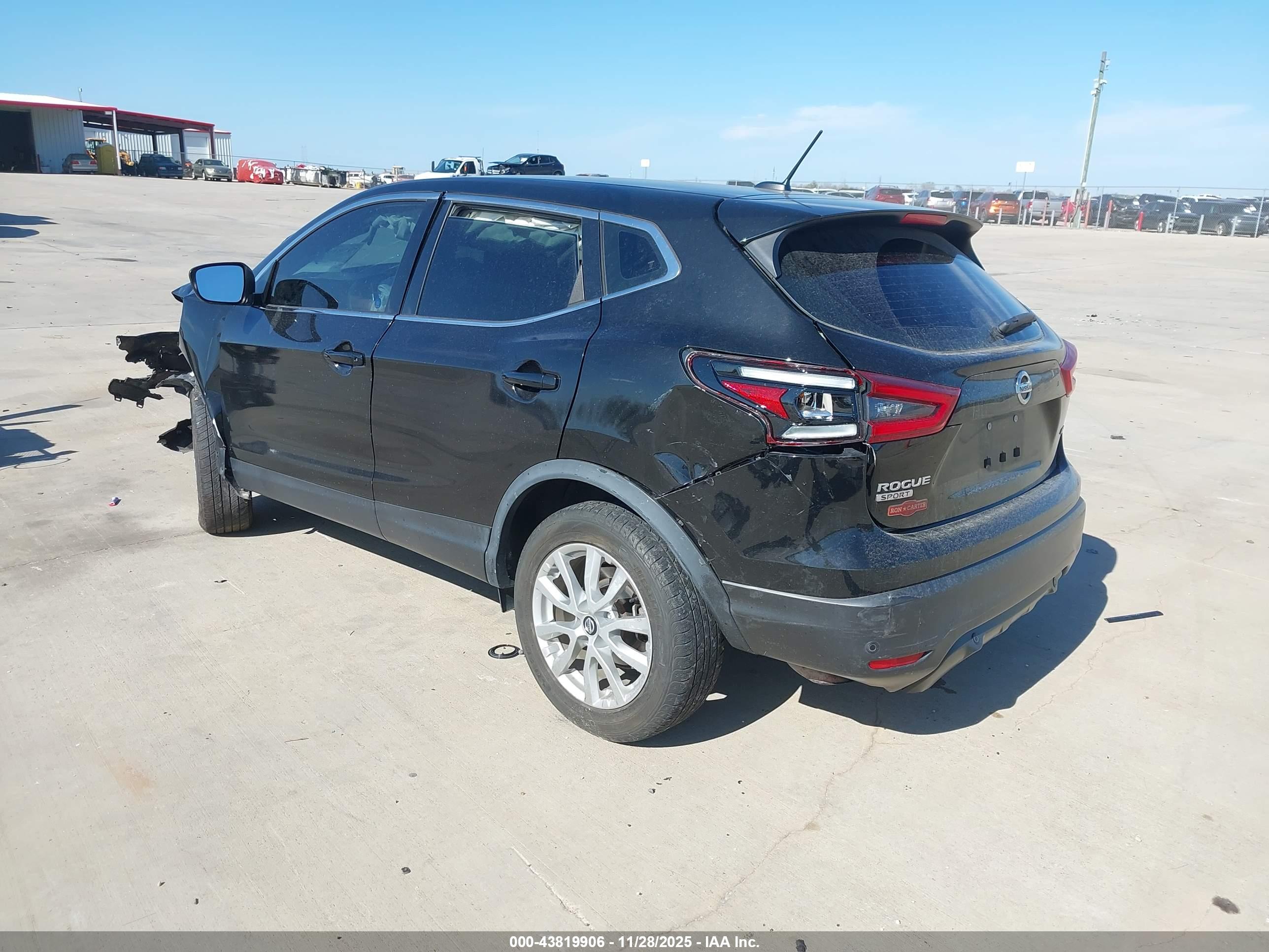 NISSAN ROGUE image 3