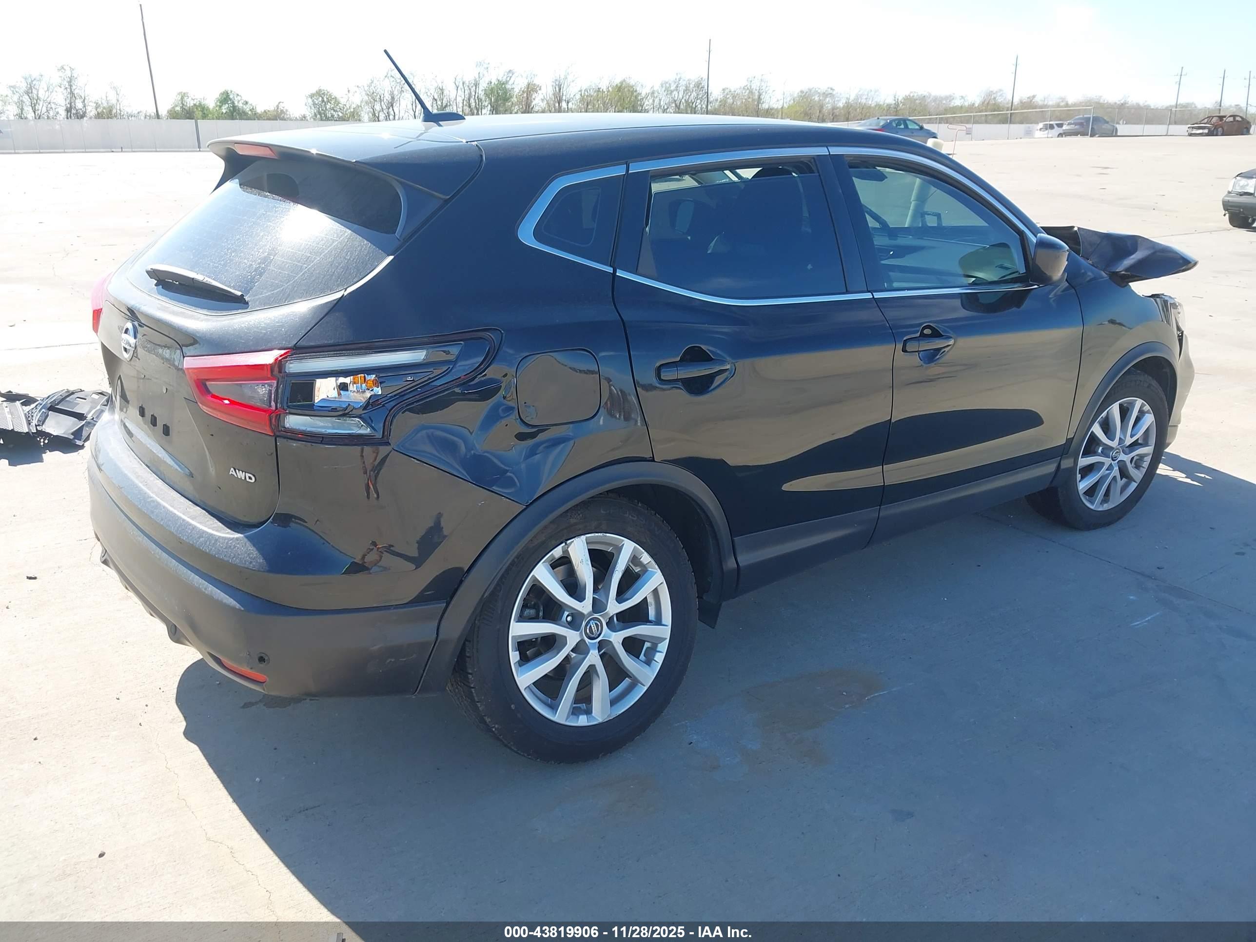 NISSAN ROGUE image 4