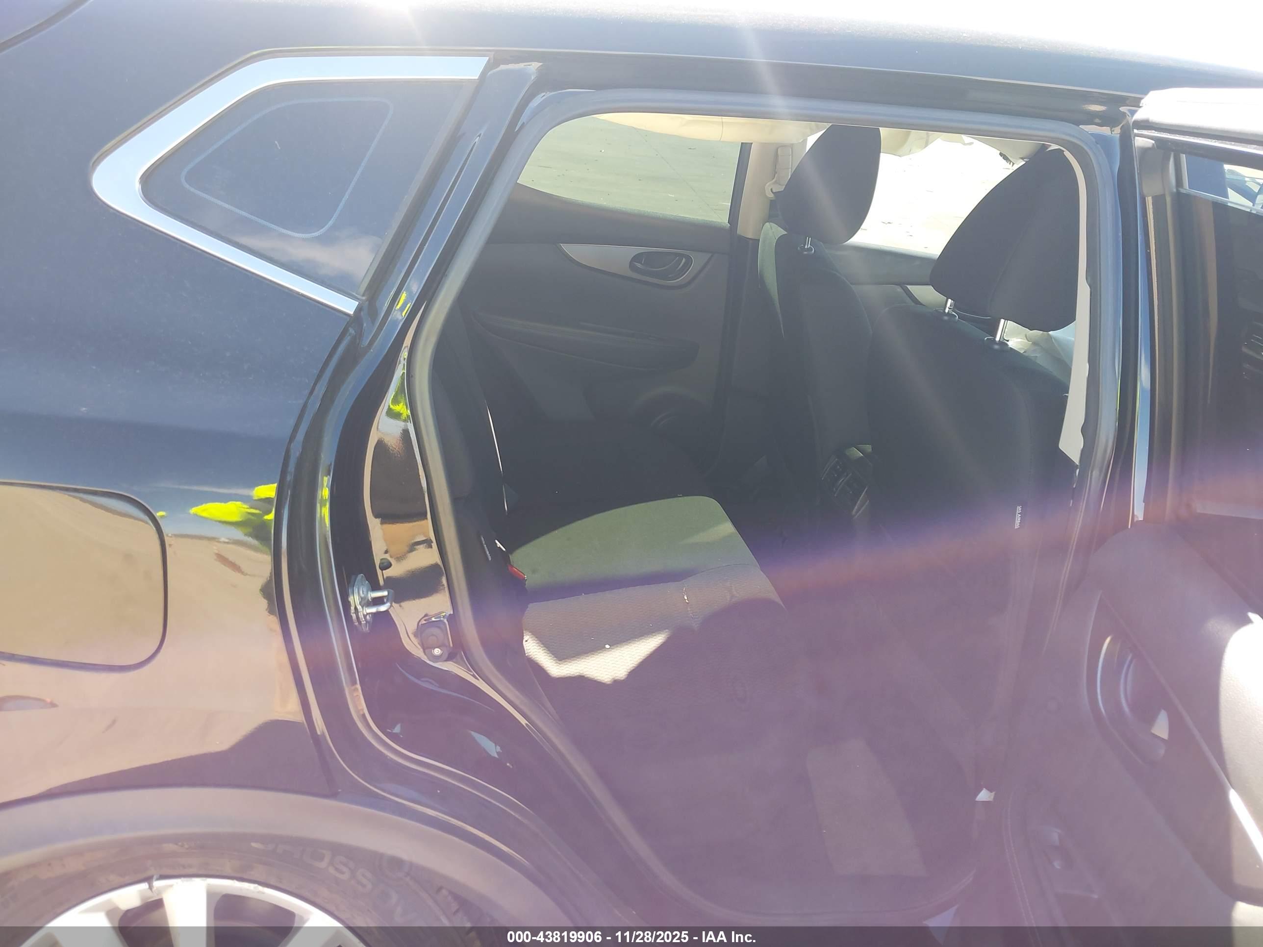 NISSAN ROGUE image 8