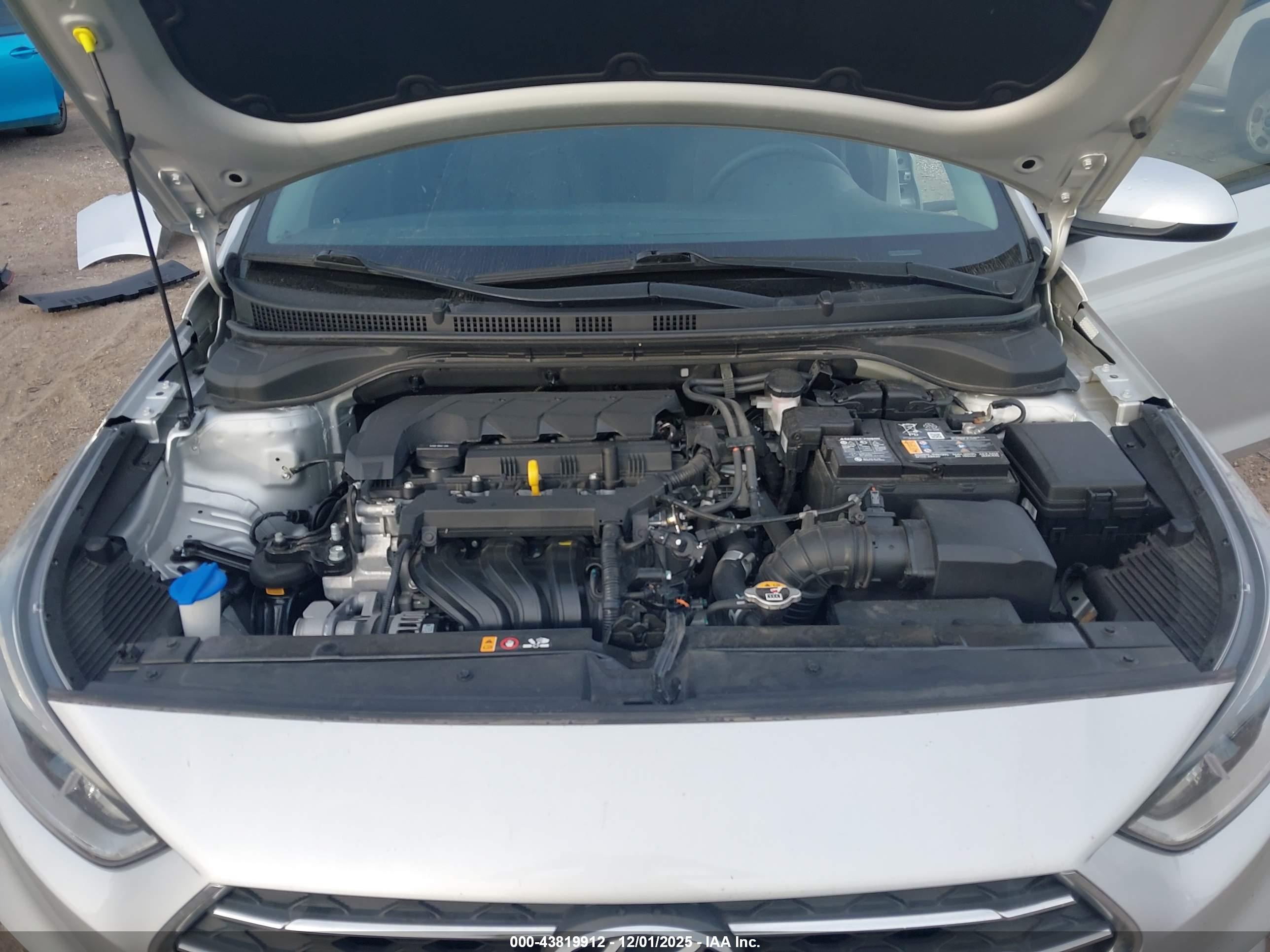 HYUNDAI ACCENT image 10