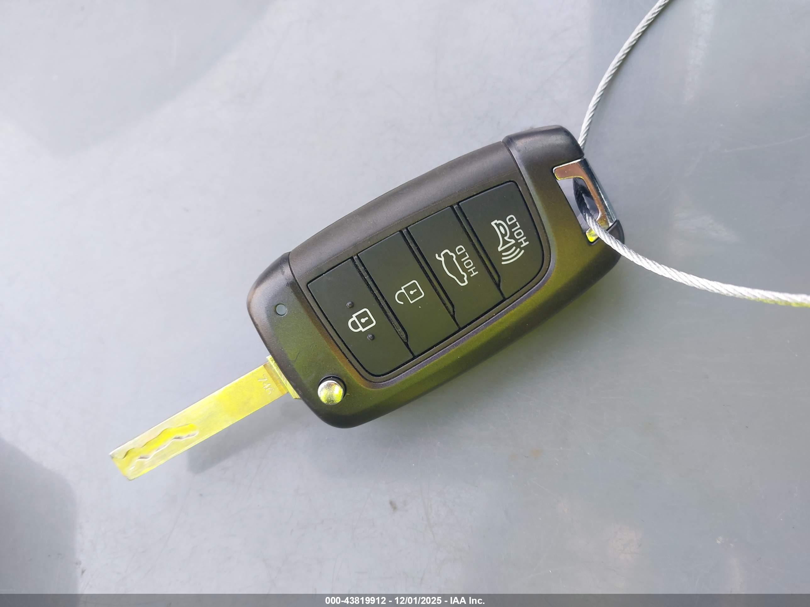 HYUNDAI ACCENT image 11