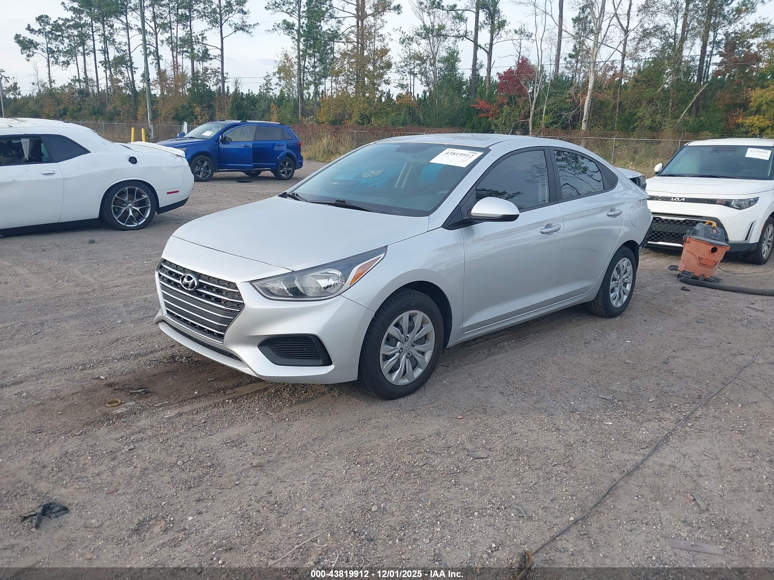 HYUNDAI ACCENT image 2