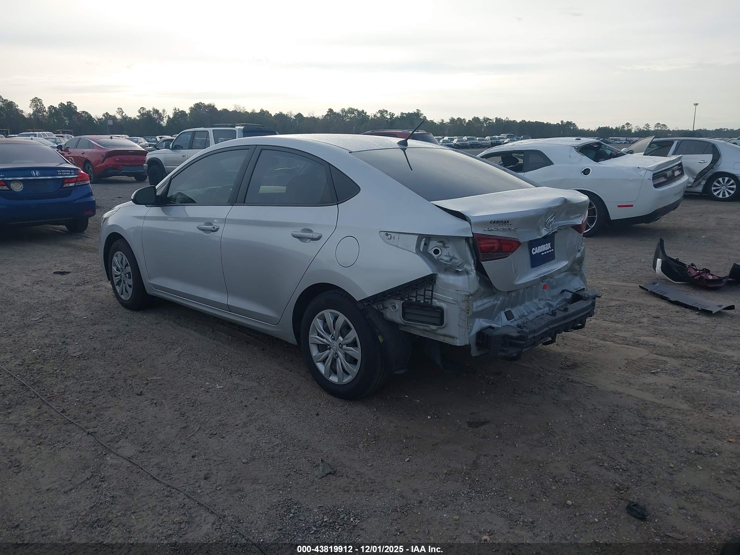 HYUNDAI ACCENT image 3