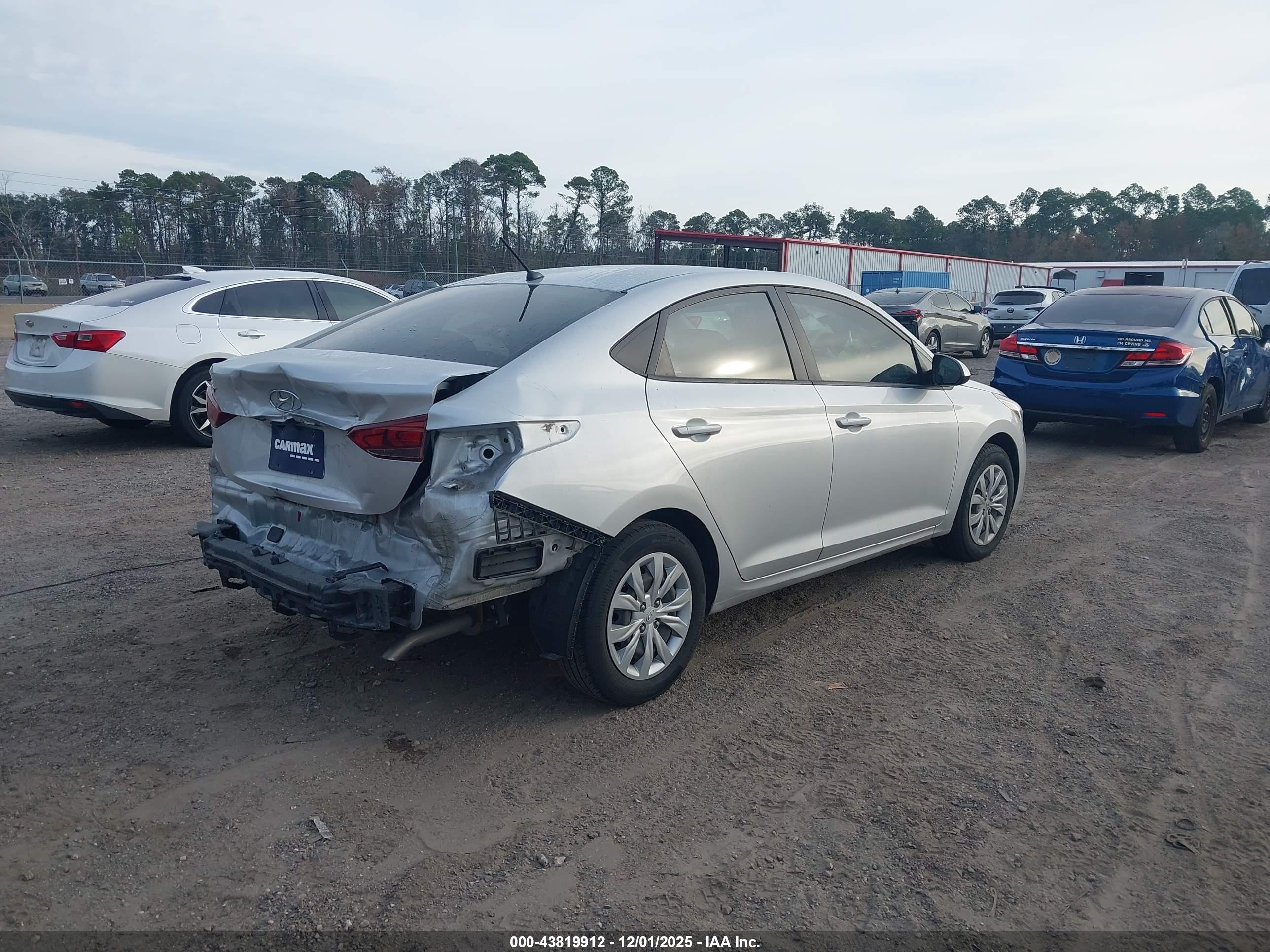 HYUNDAI ACCENT image 4