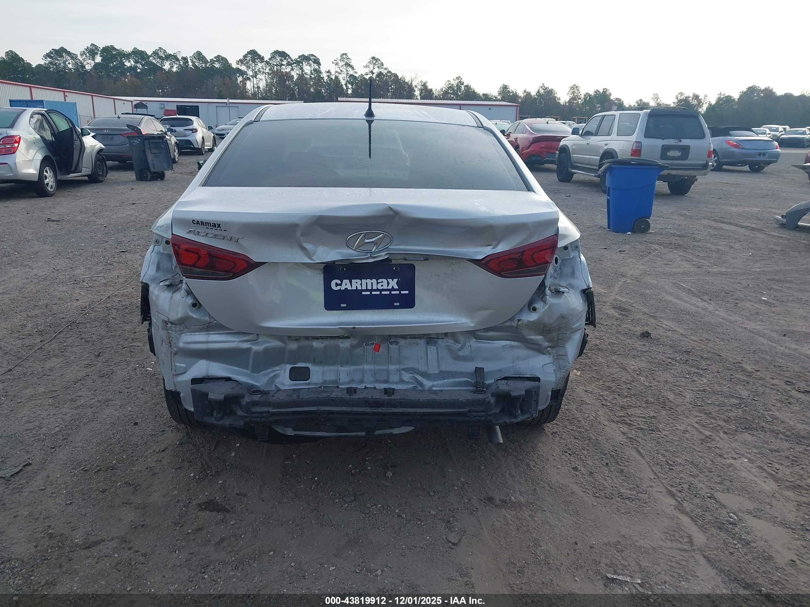 HYUNDAI ACCENT image 6