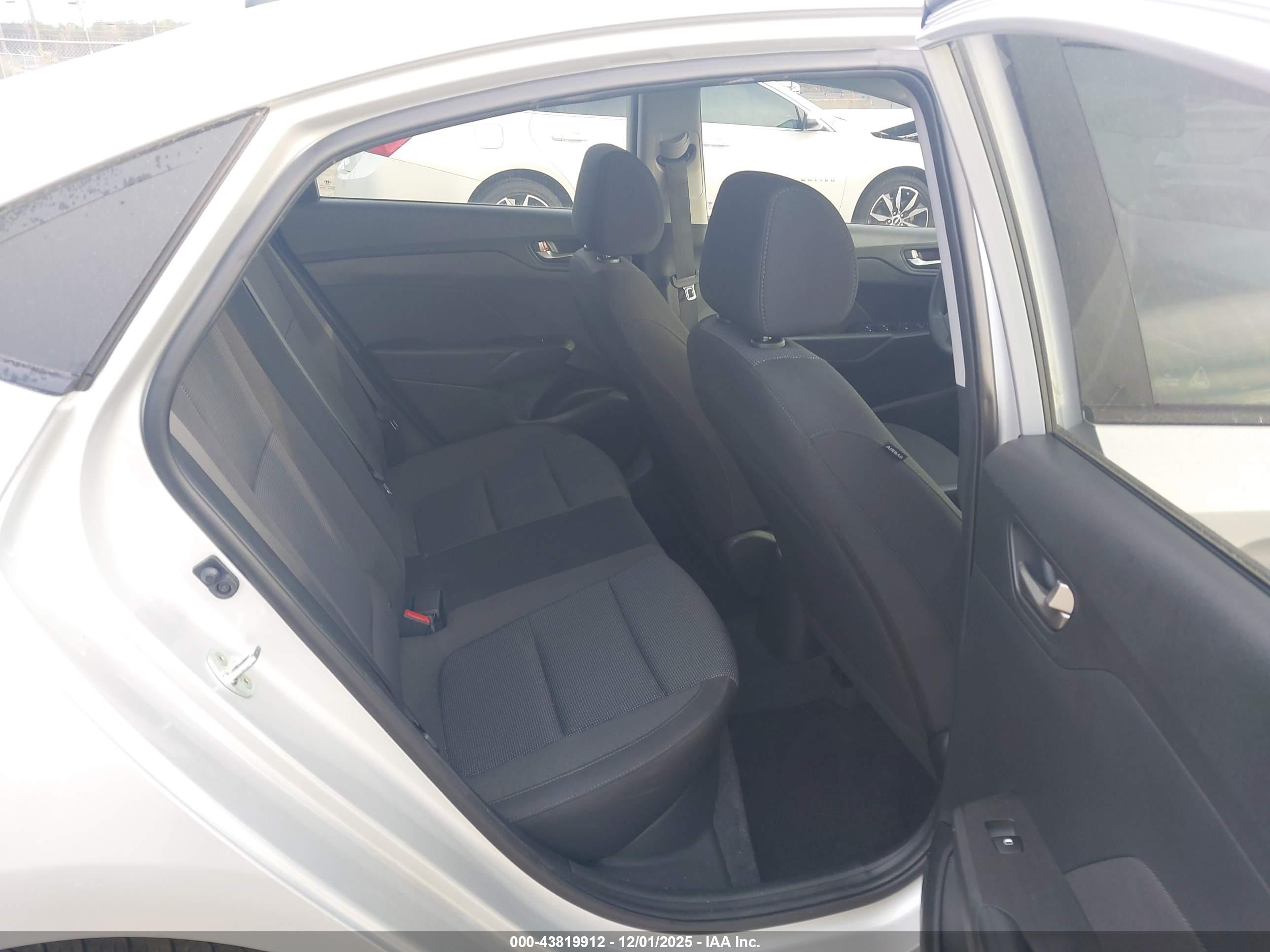 HYUNDAI ACCENT image 8
