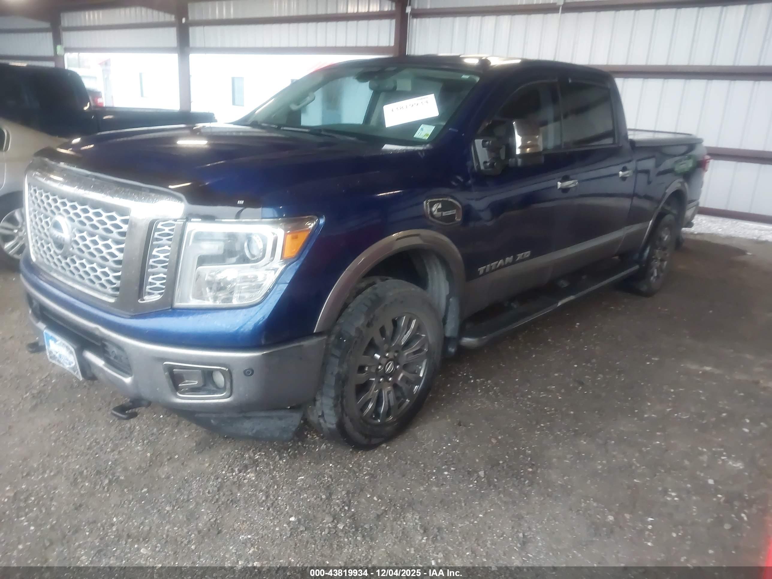 NISSAN TITAN image 2