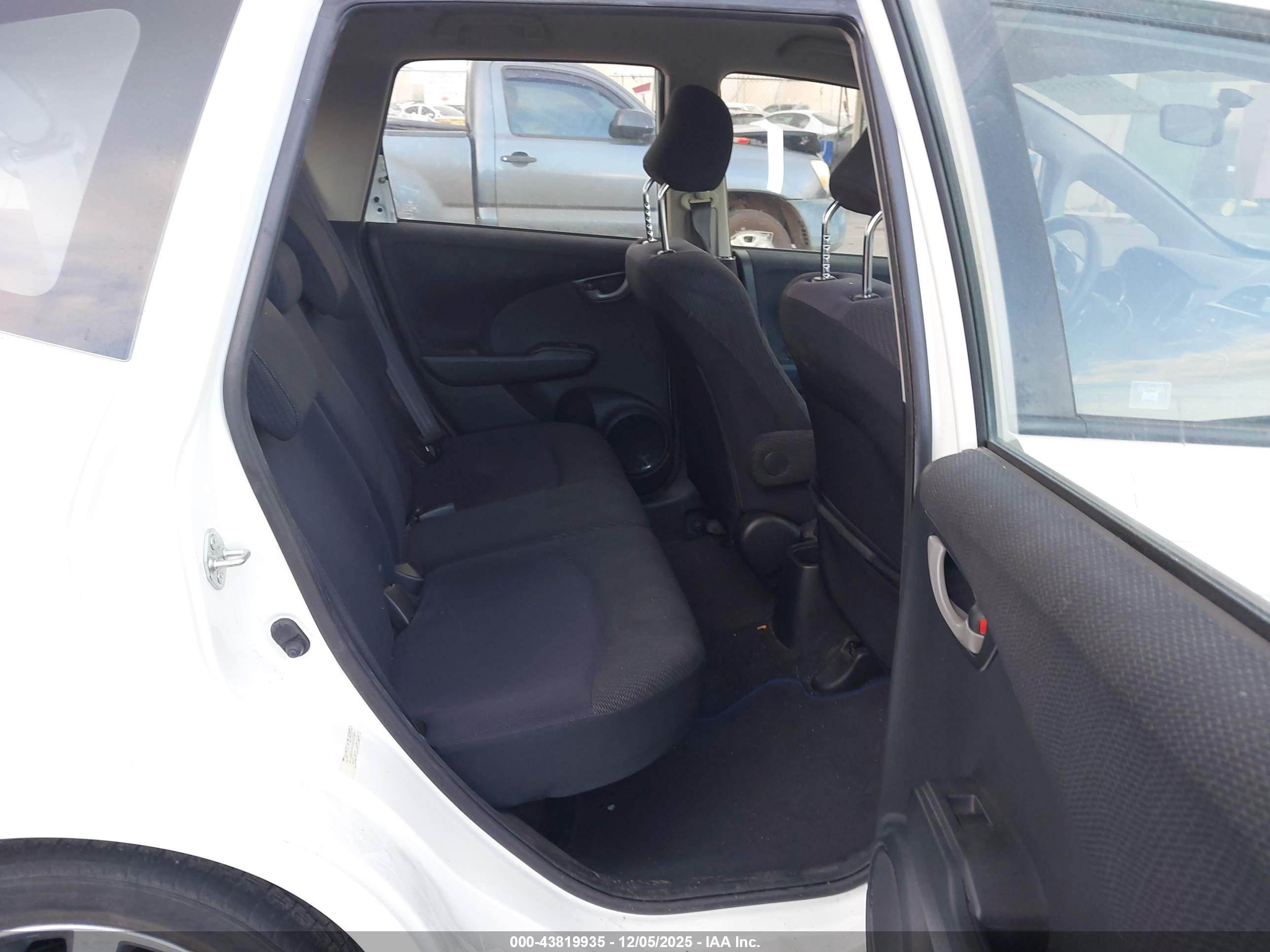 HONDA FIT image 8