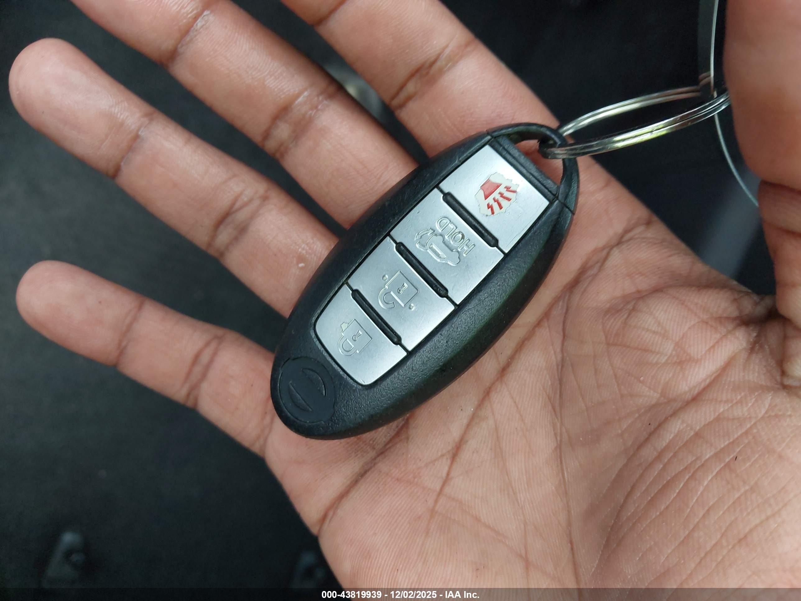 NISSAN ROGUE image 11