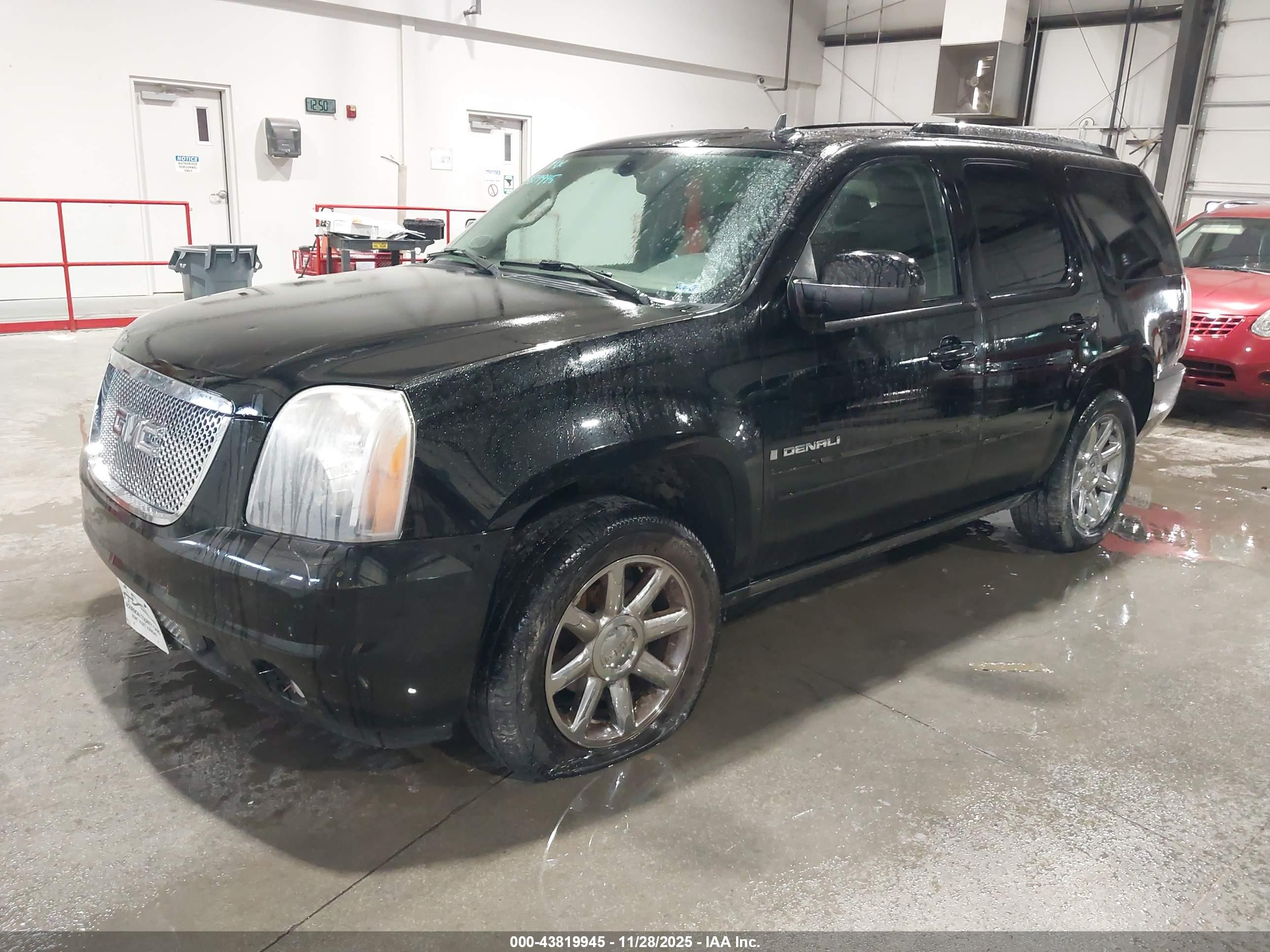 GMC YUKON image 2