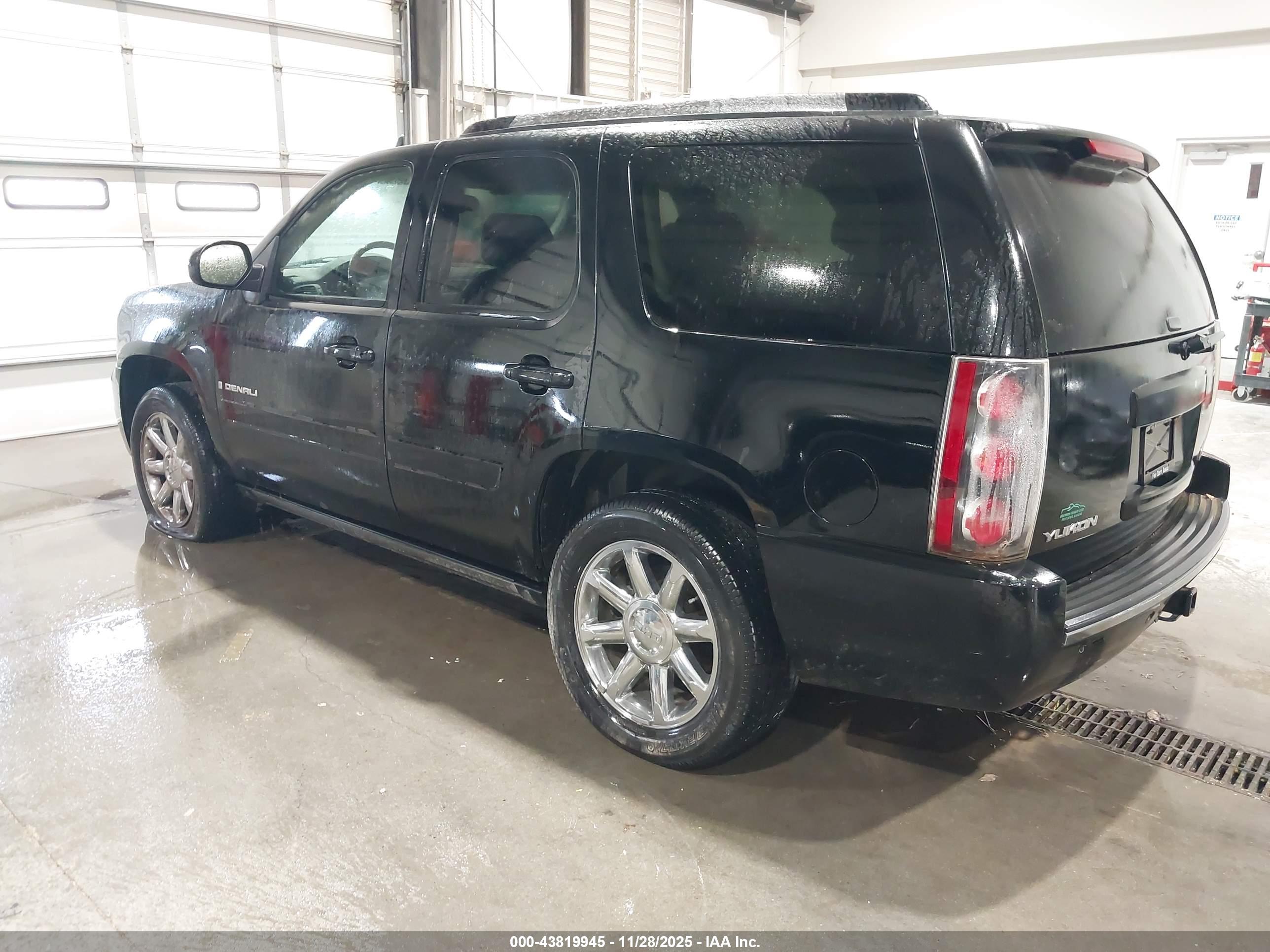 GMC YUKON image 3