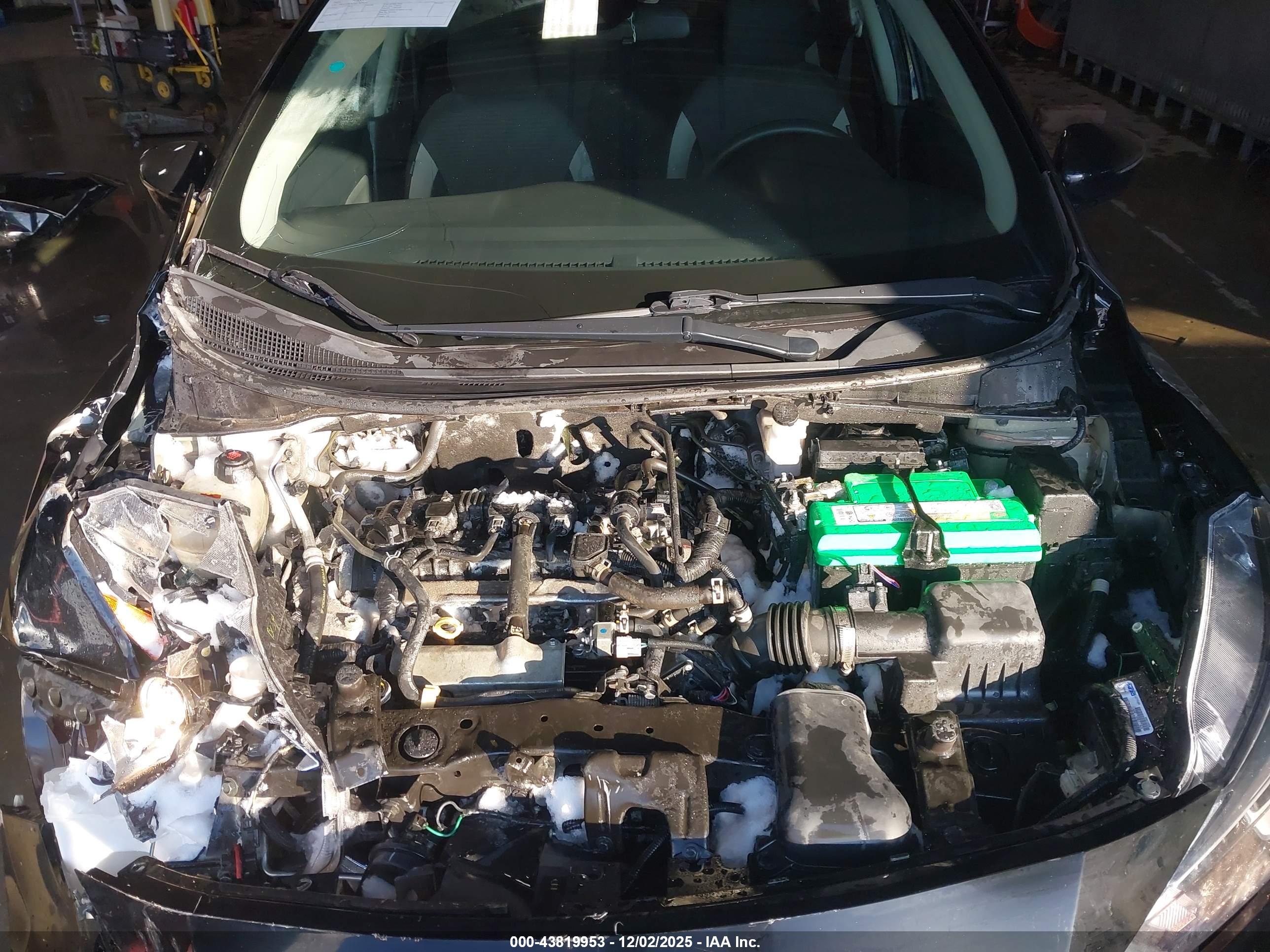 NISSAN VERSA image 10