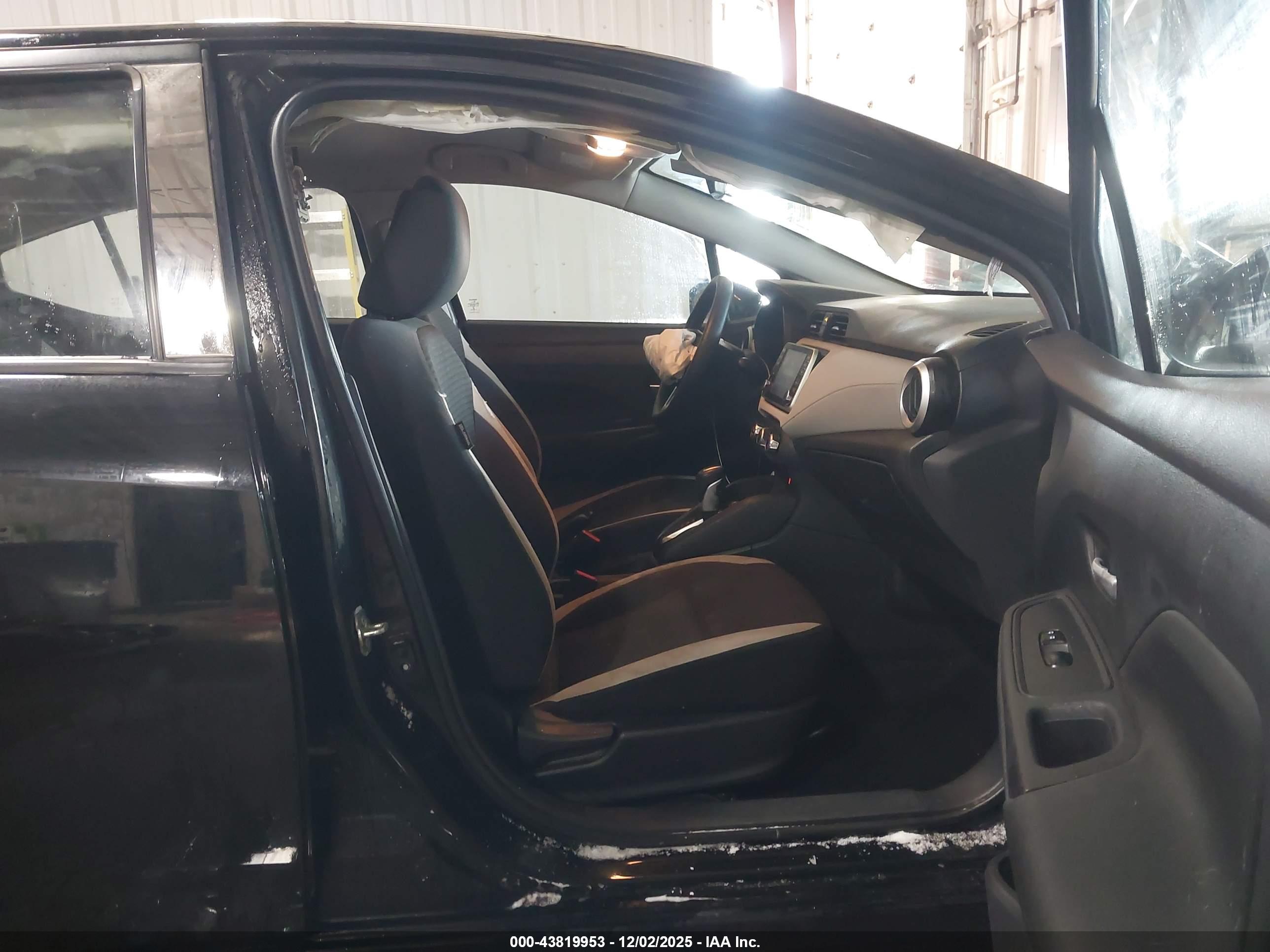 NISSAN VERSA image 5