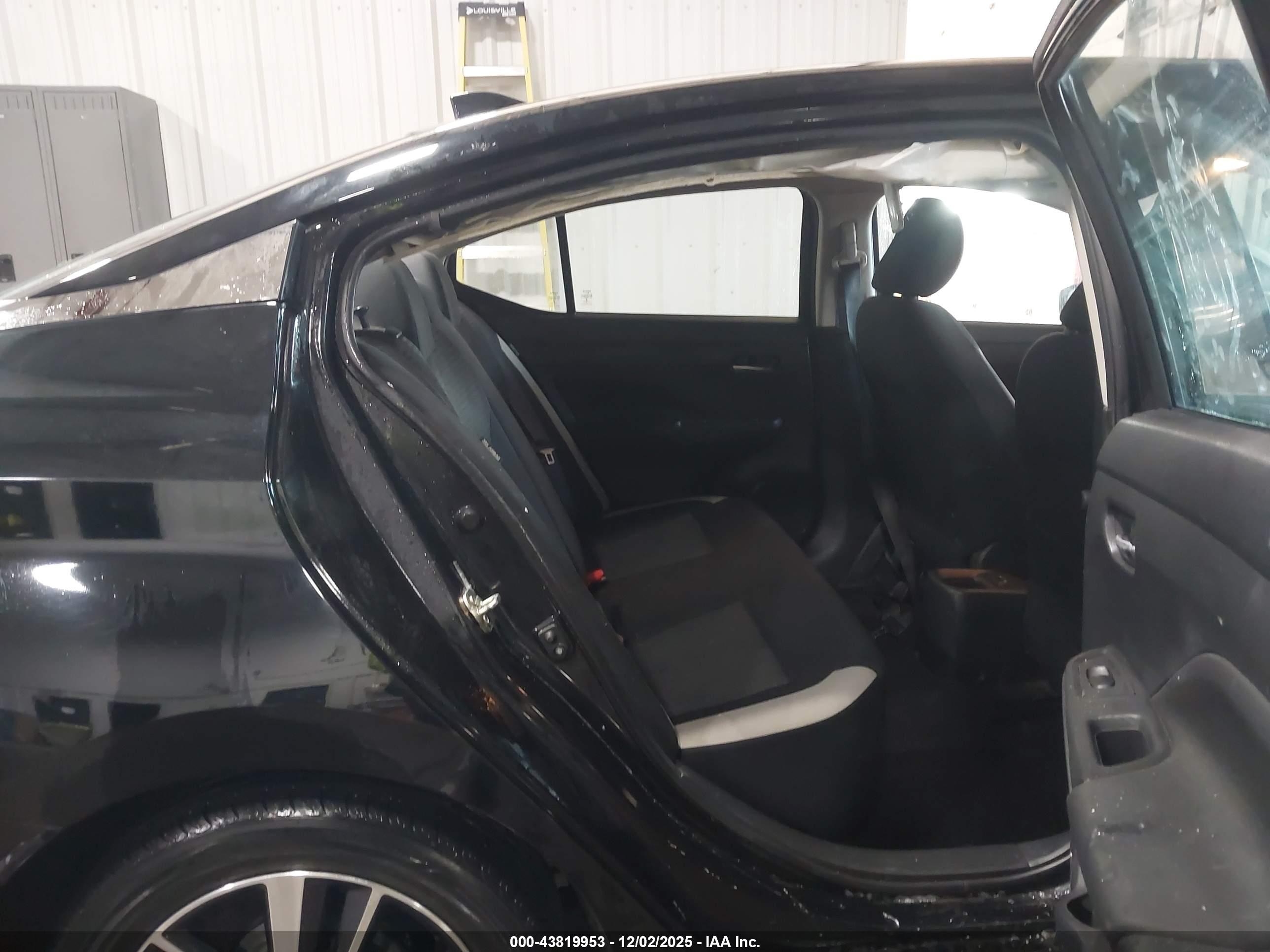 NISSAN VERSA image 8
