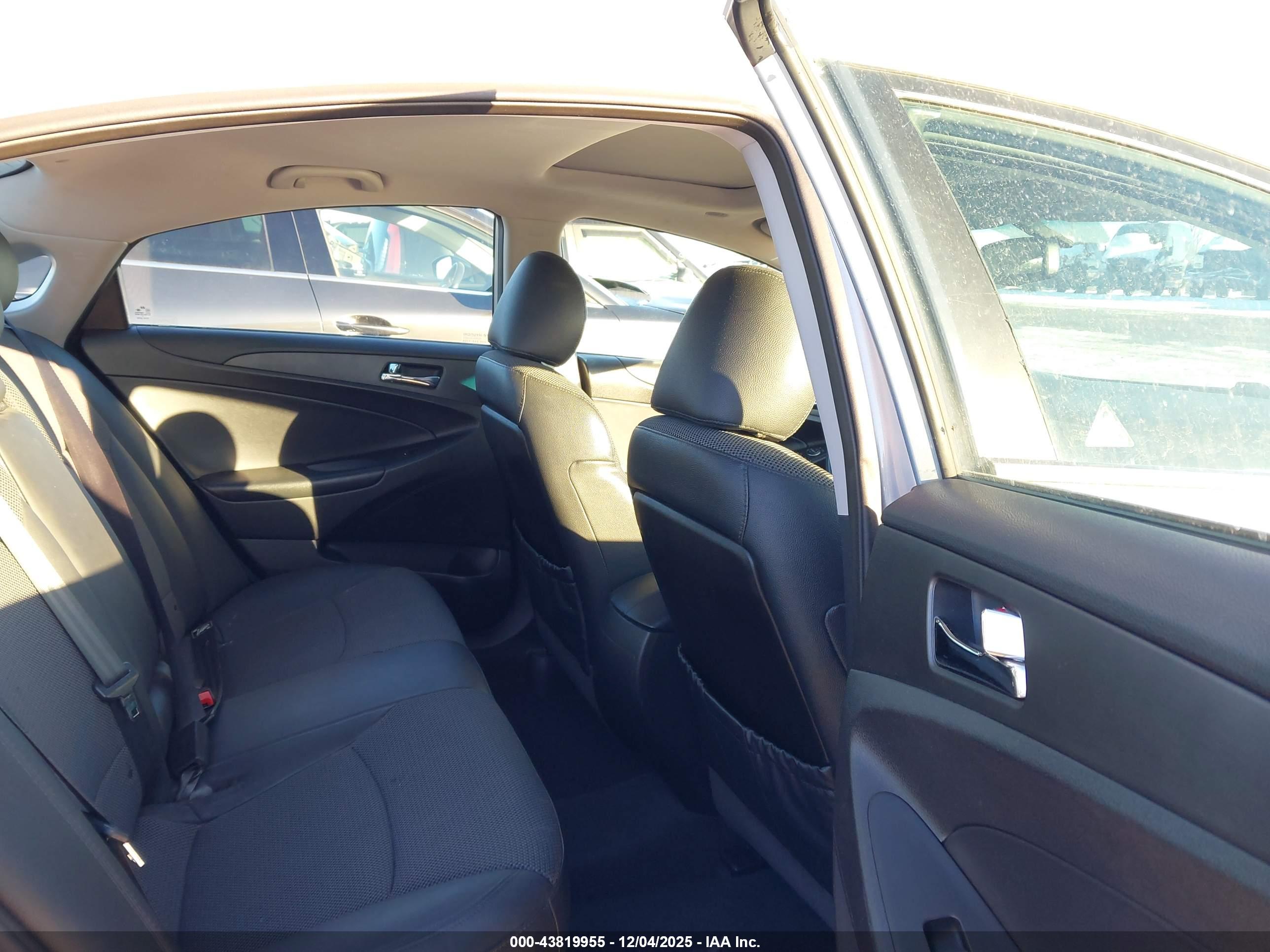 HYUNDAI SONATA image 8