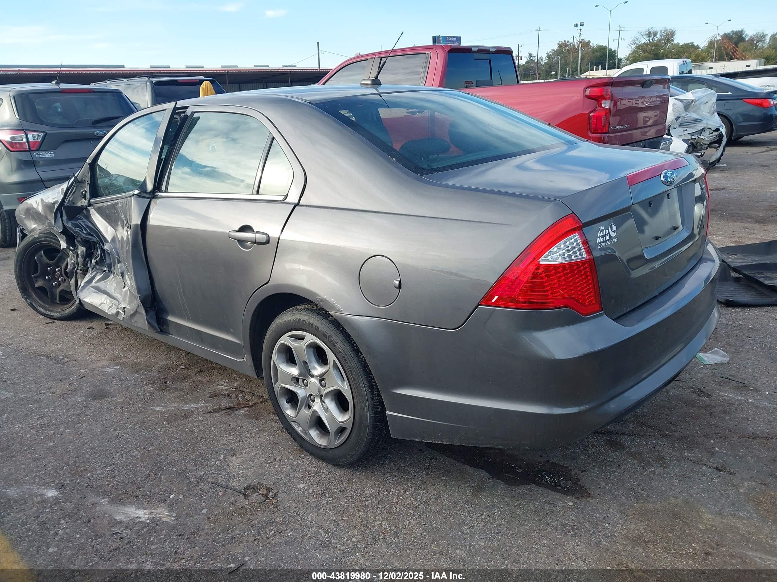 FORD FUSION image 3