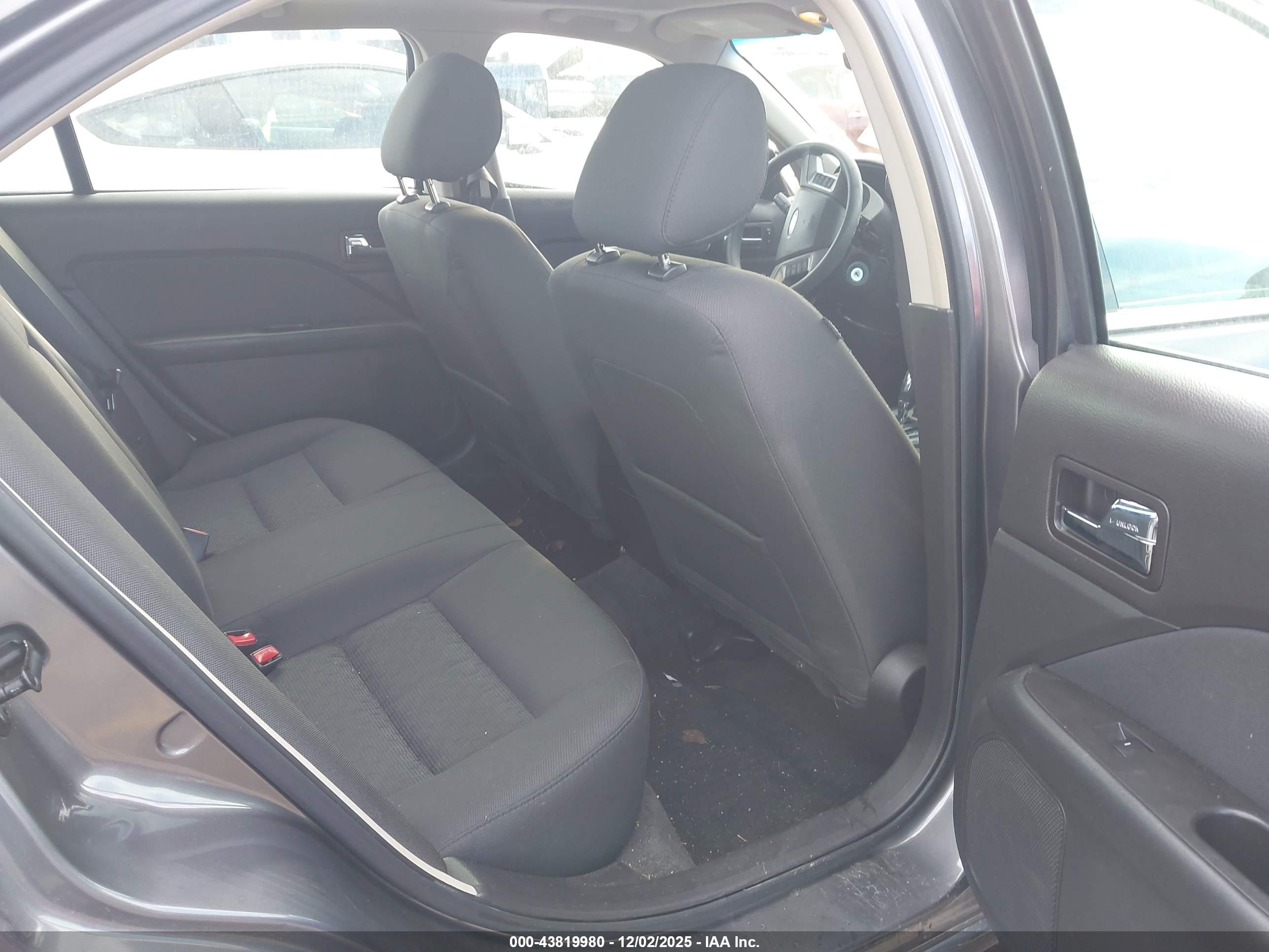 FORD FUSION image 8