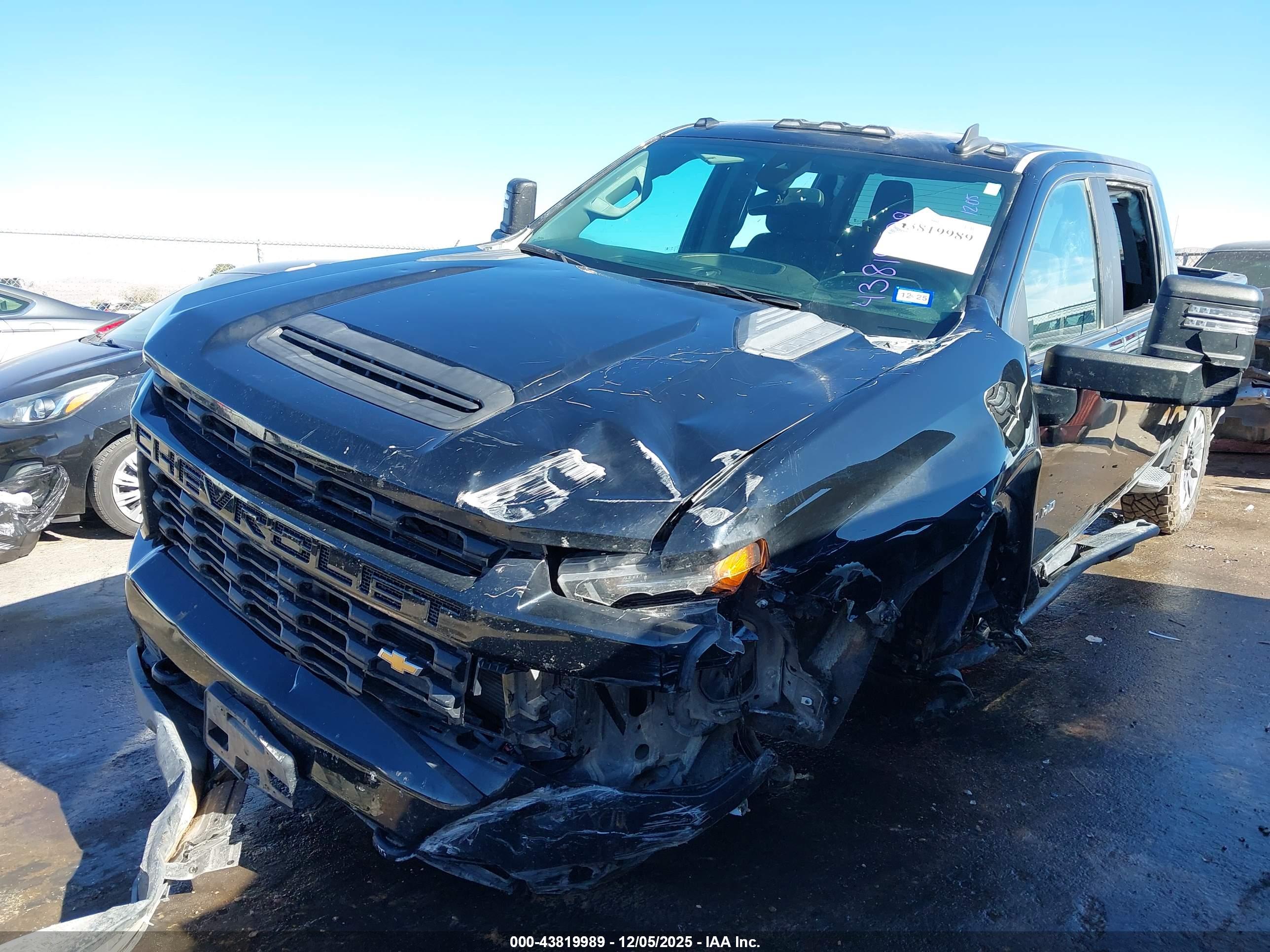 CHEVROLET SILVERADO image 2