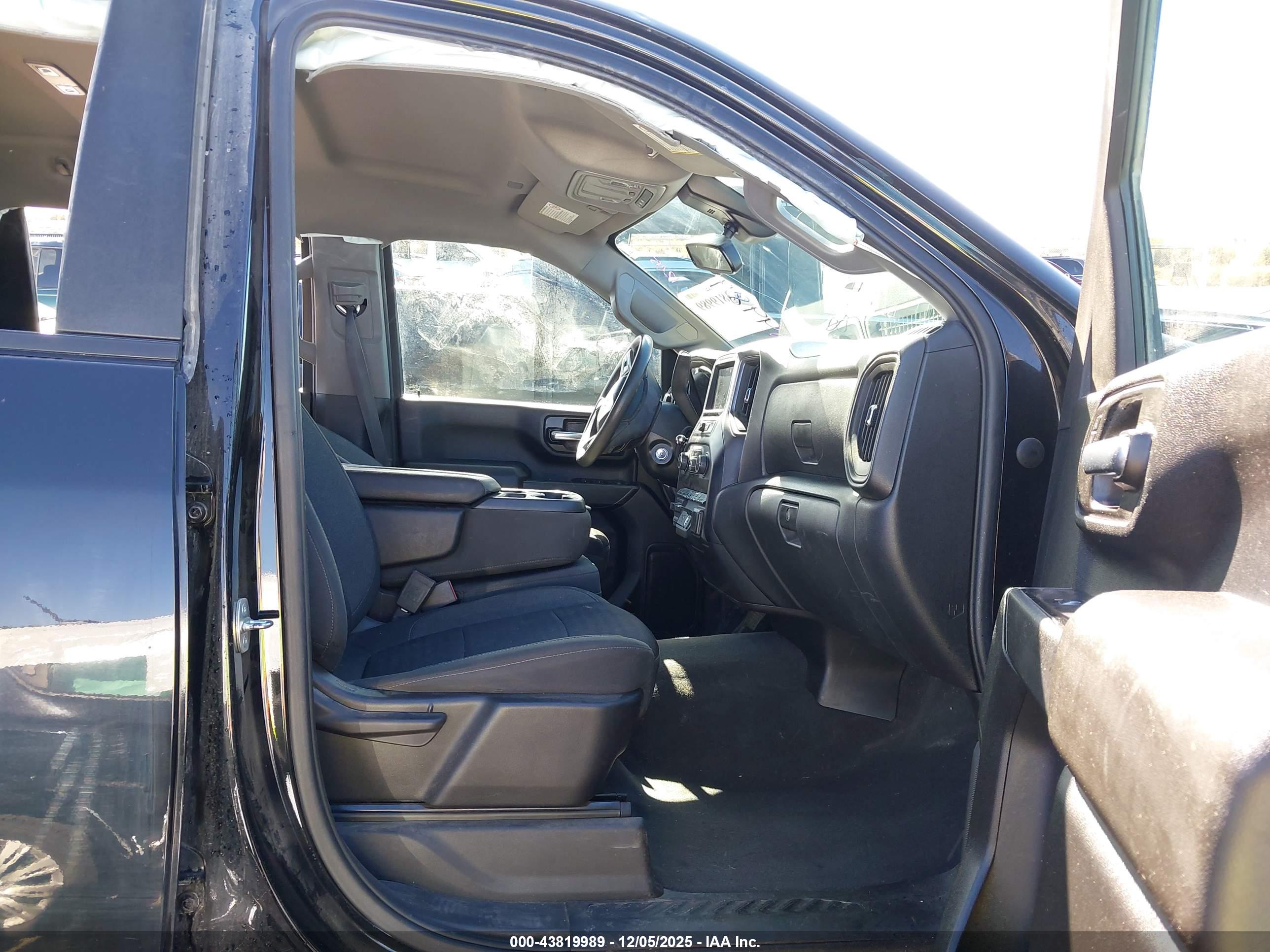 CHEVROLET SILVERADO image 5