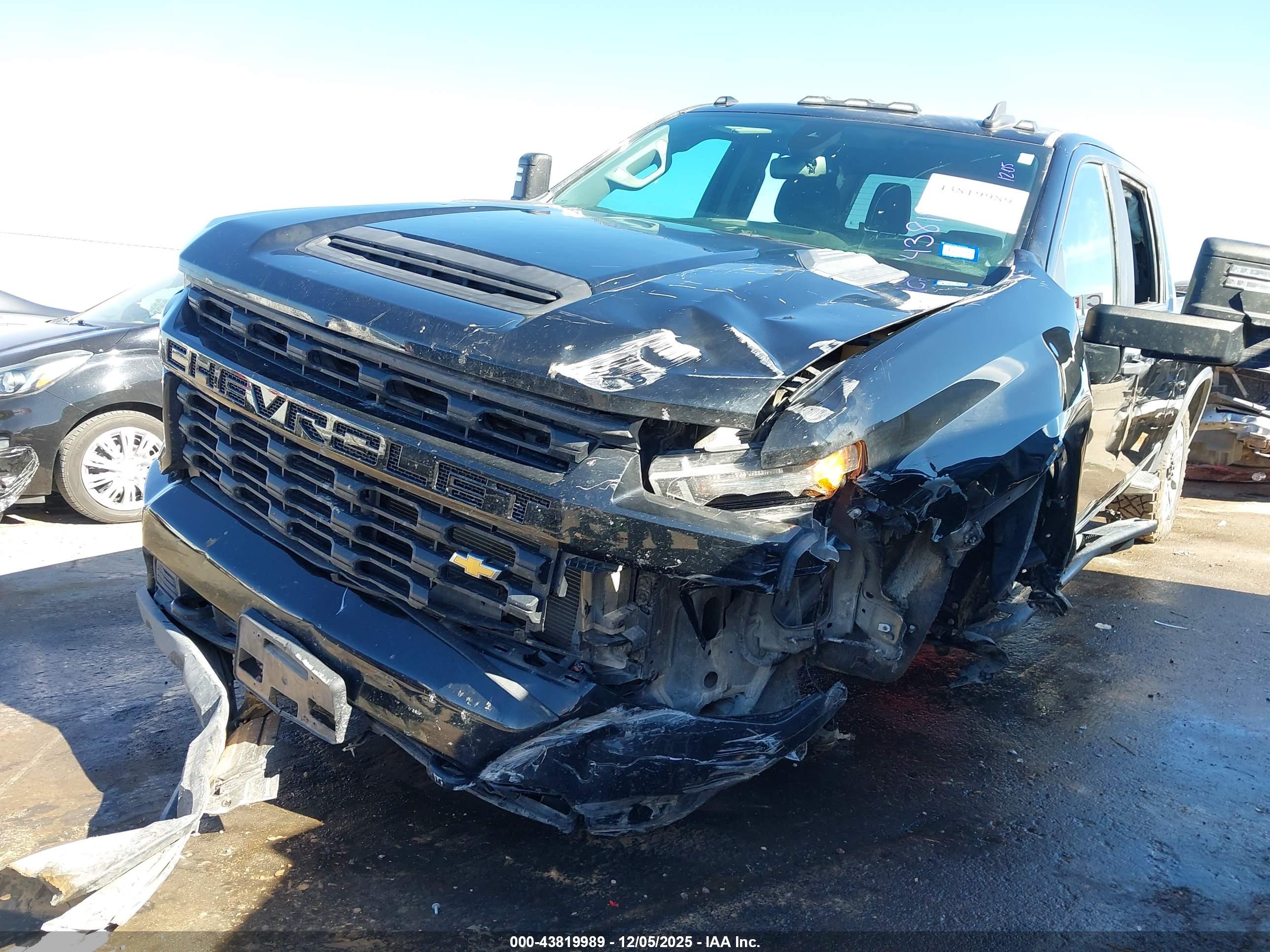 CHEVROLET SILVERADO image 6