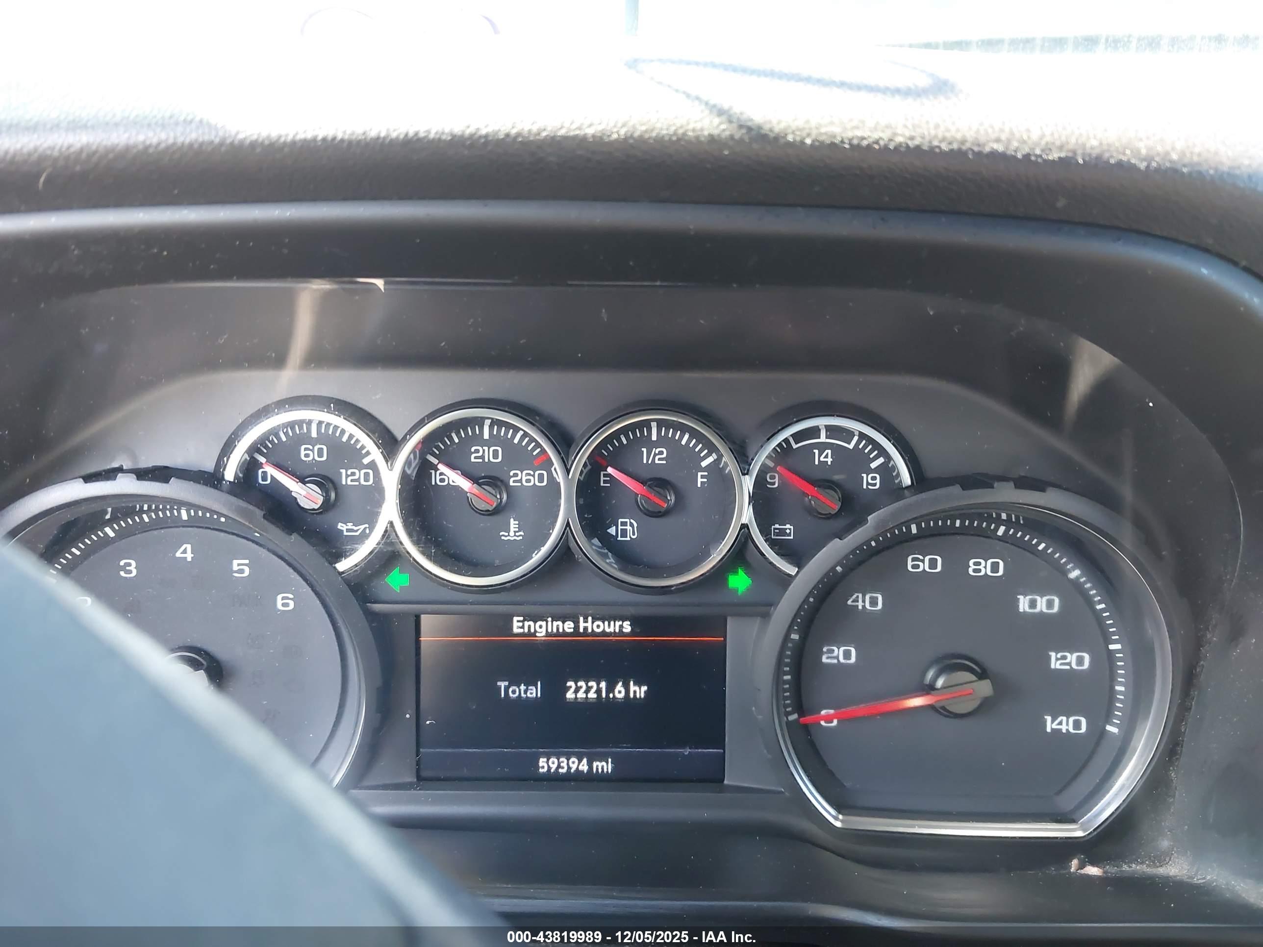 CHEVROLET SILVERADO image 7