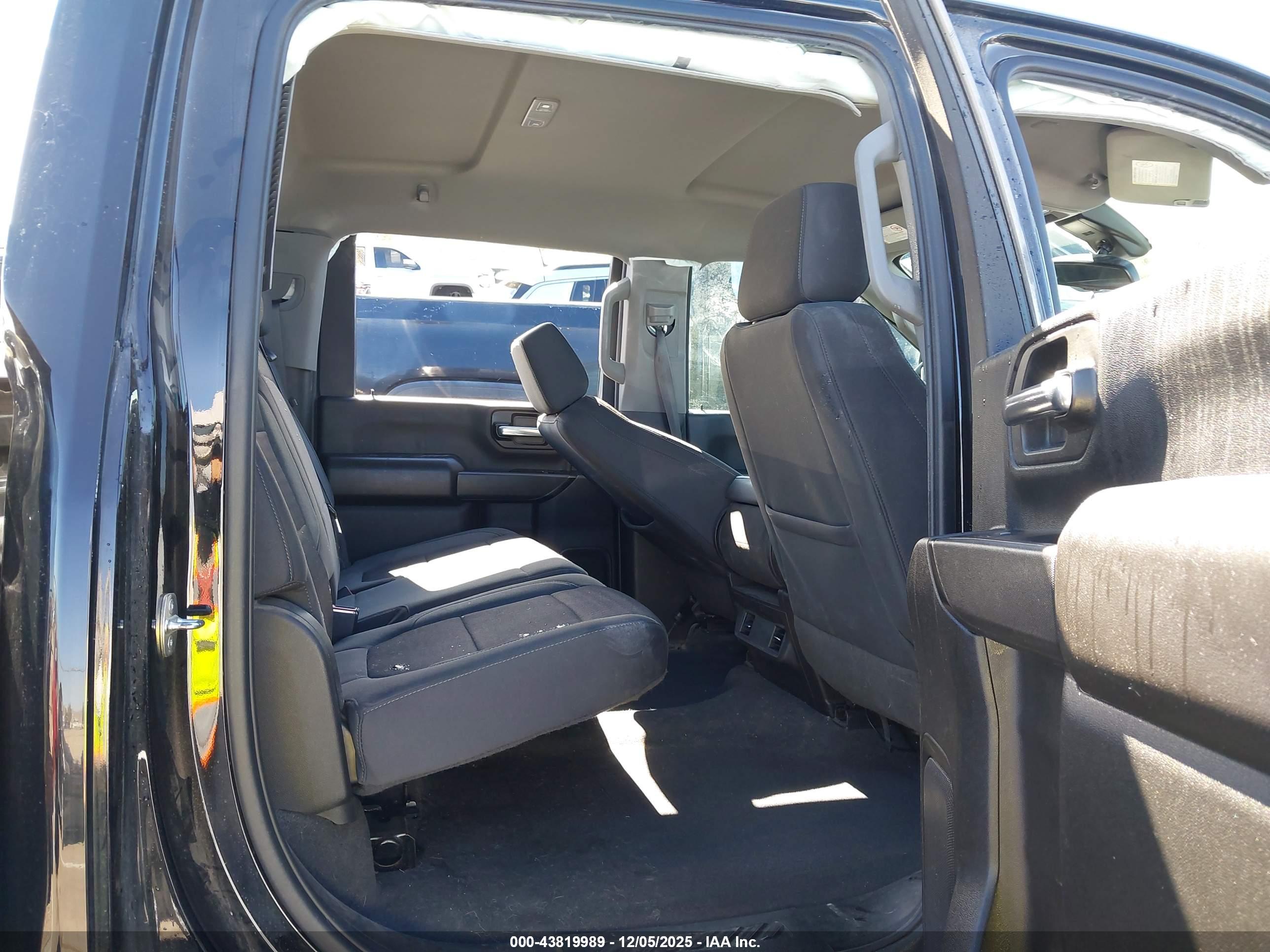 CHEVROLET SILVERADO image 8