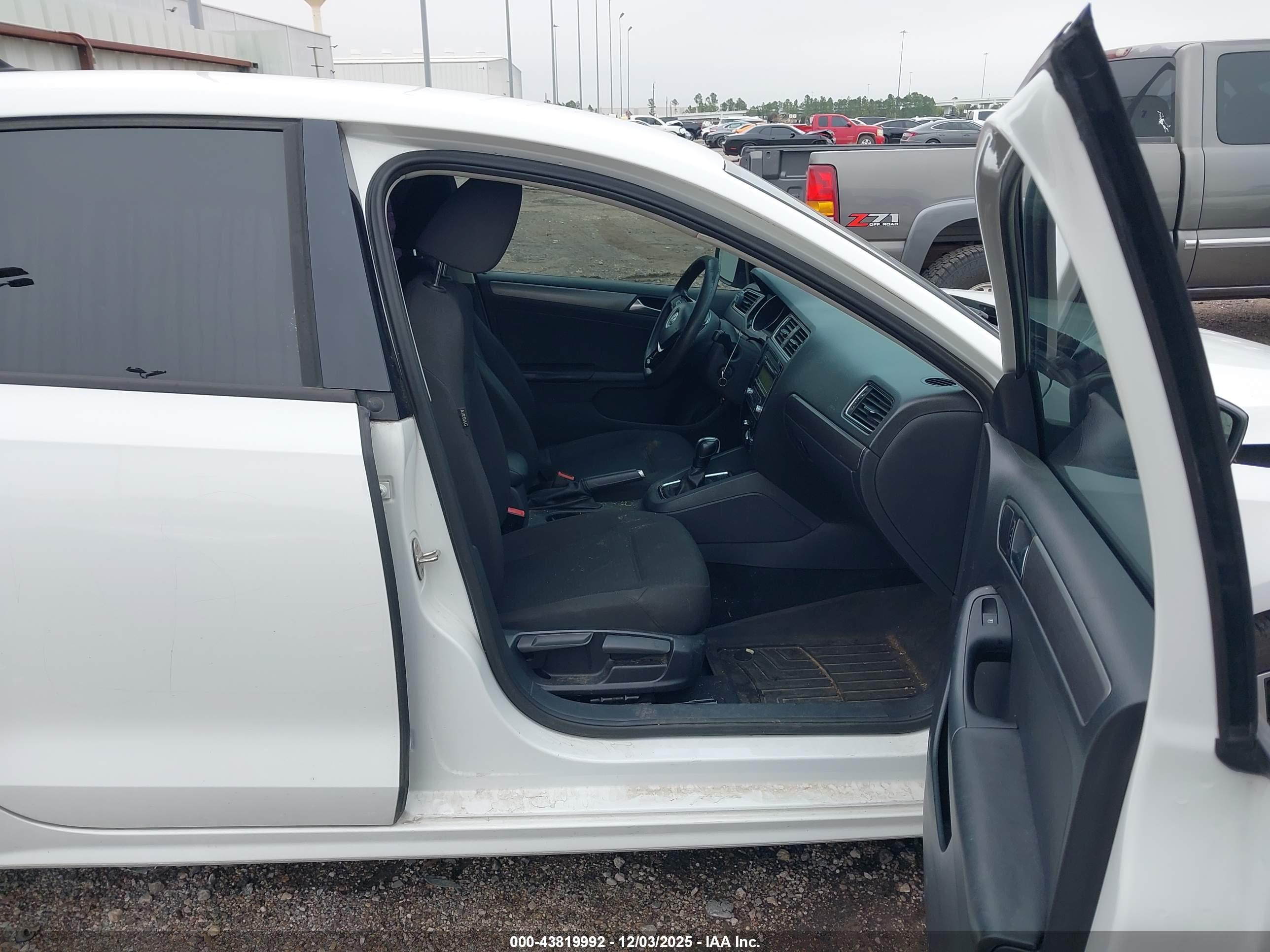 VOLKSWAGEN JETTA image 5