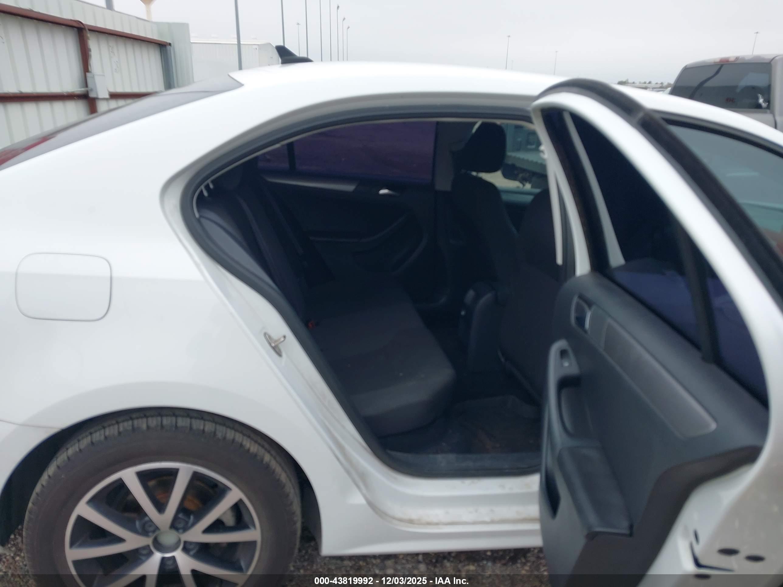 VOLKSWAGEN JETTA image 8